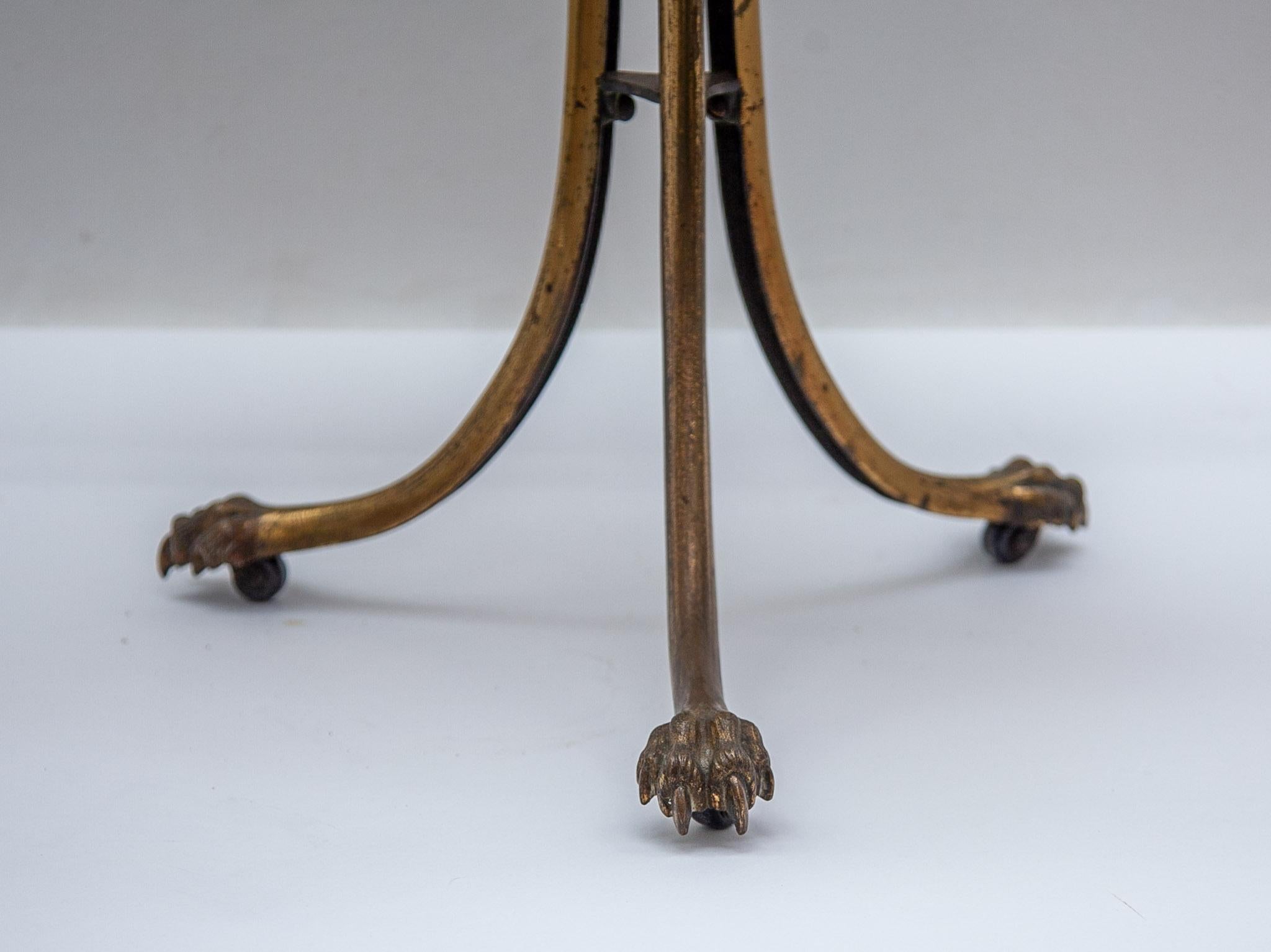 Bronze Porte-revues victorien en laiton, pieds de lion, 19e siècle  en vente