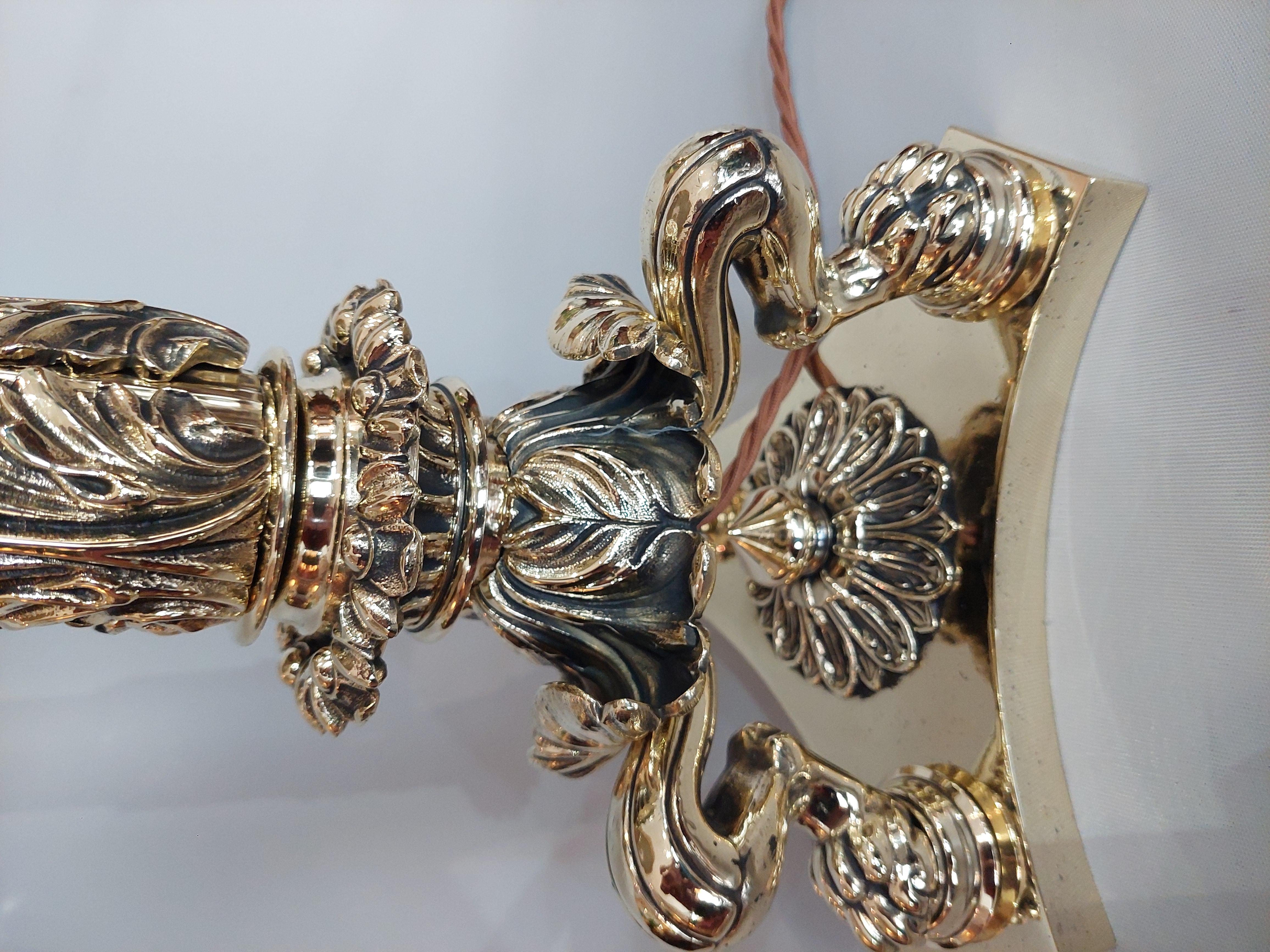 Lámpara de mesa neoclásica de latón victoriana Fines del siglo XIX en venta