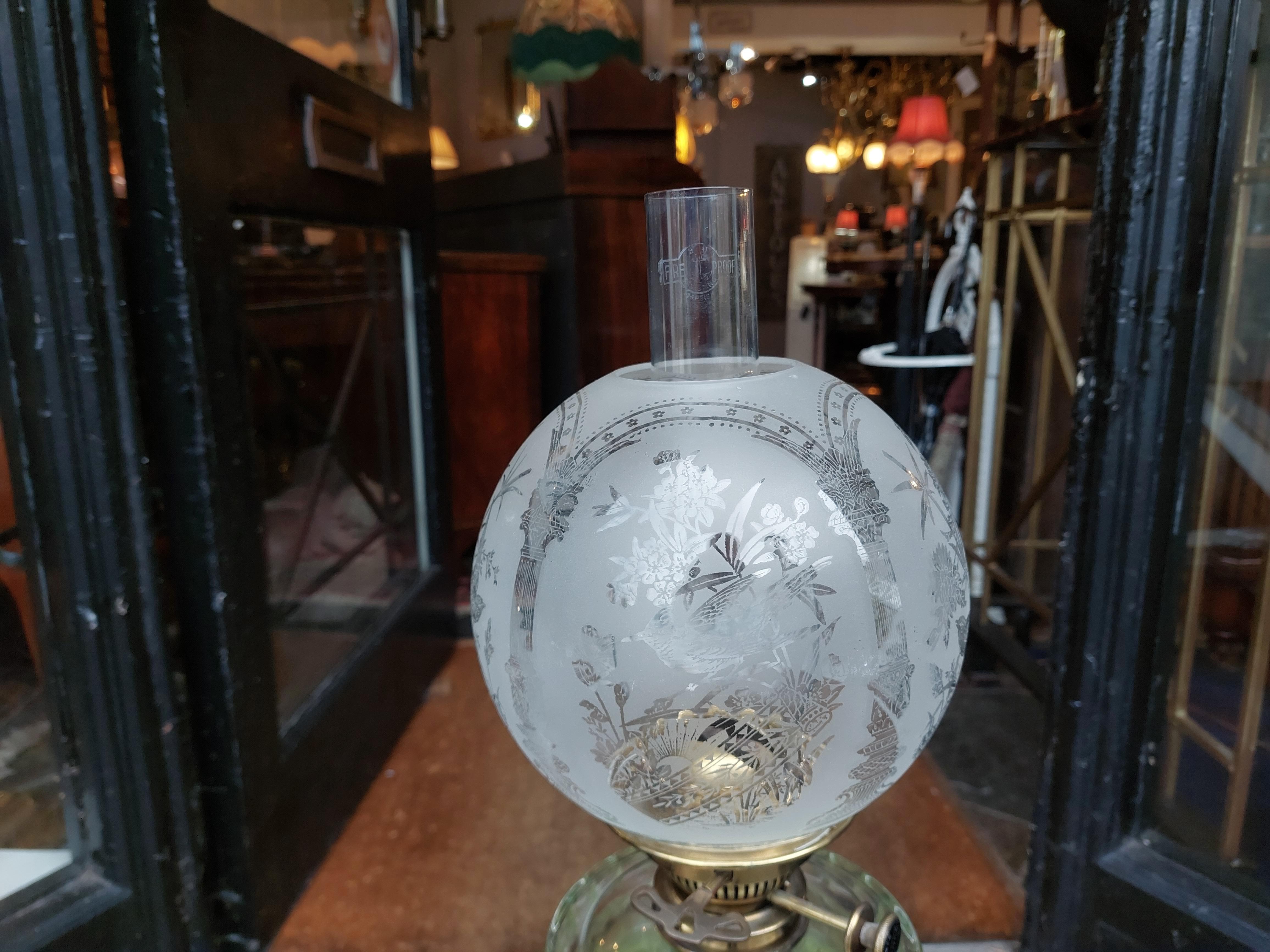 Lámpara de aceite victoriana de latón de Hinks of Birmingham en Bueno estado para la venta en Altrincham, GB