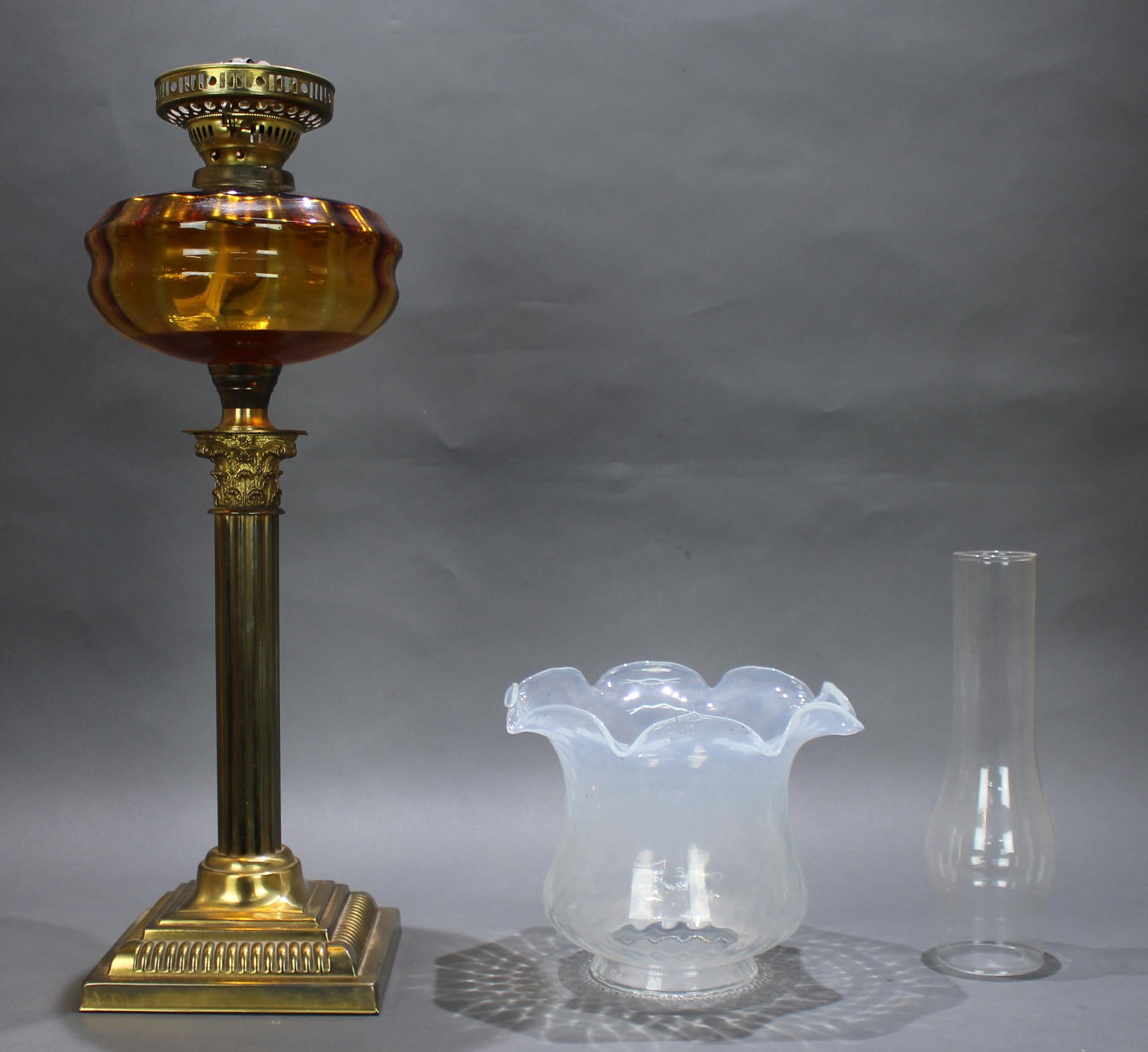 Victorian Brass Oil Lamp with Amber Font & Vaseline Glass Shade In Good Condition For Sale In Worcester, GB