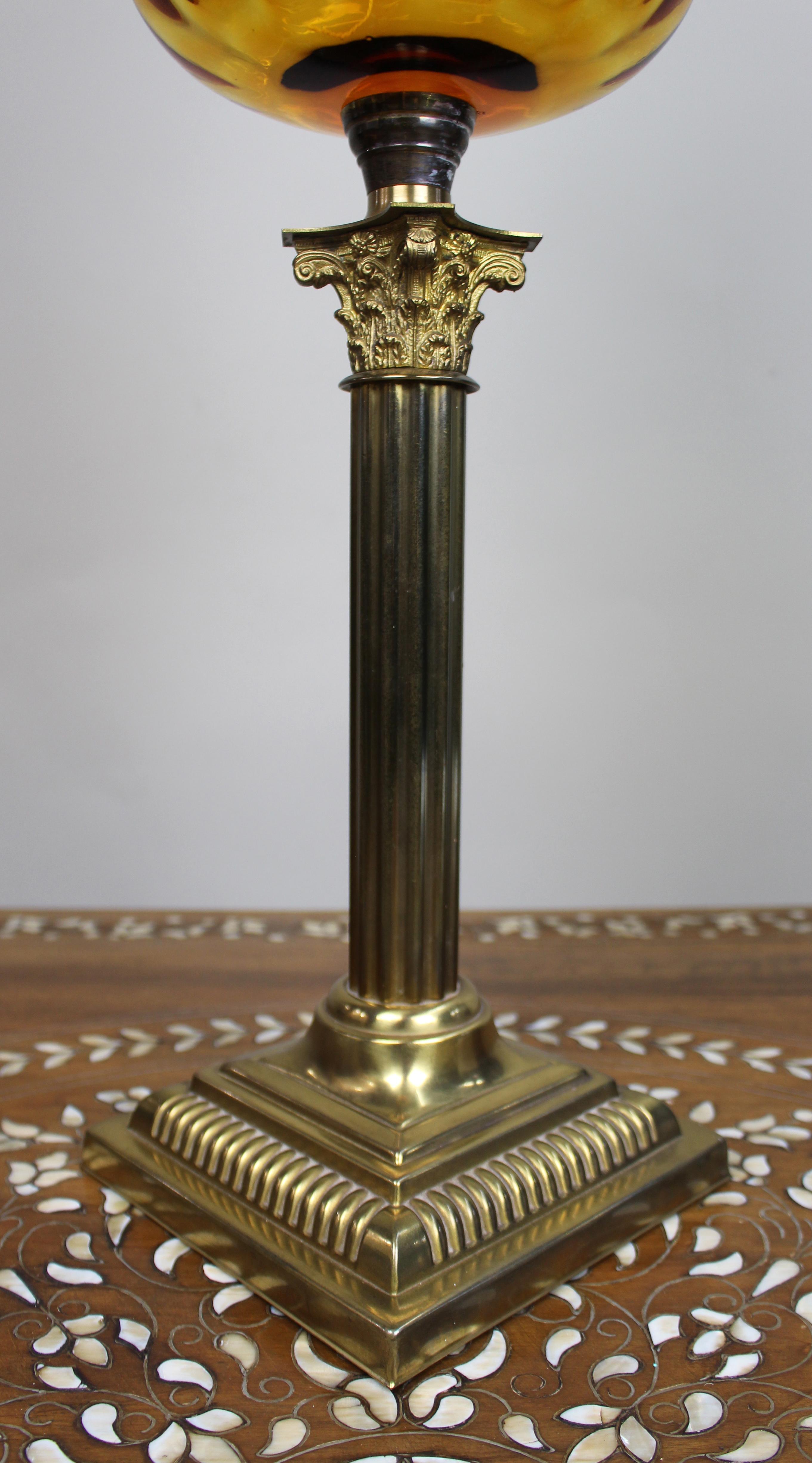 Viktorianische Messing-Öllampe mit Braunglas-Font im Angebot 5