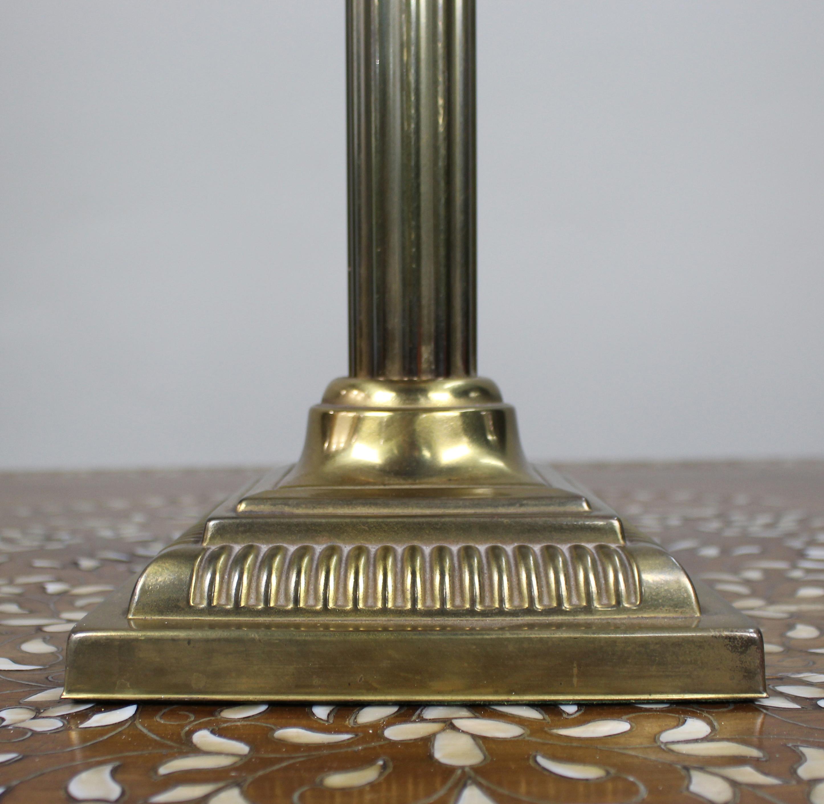 Viktorianische Messing-Öllampe mit Braunglas-Font im Angebot 6