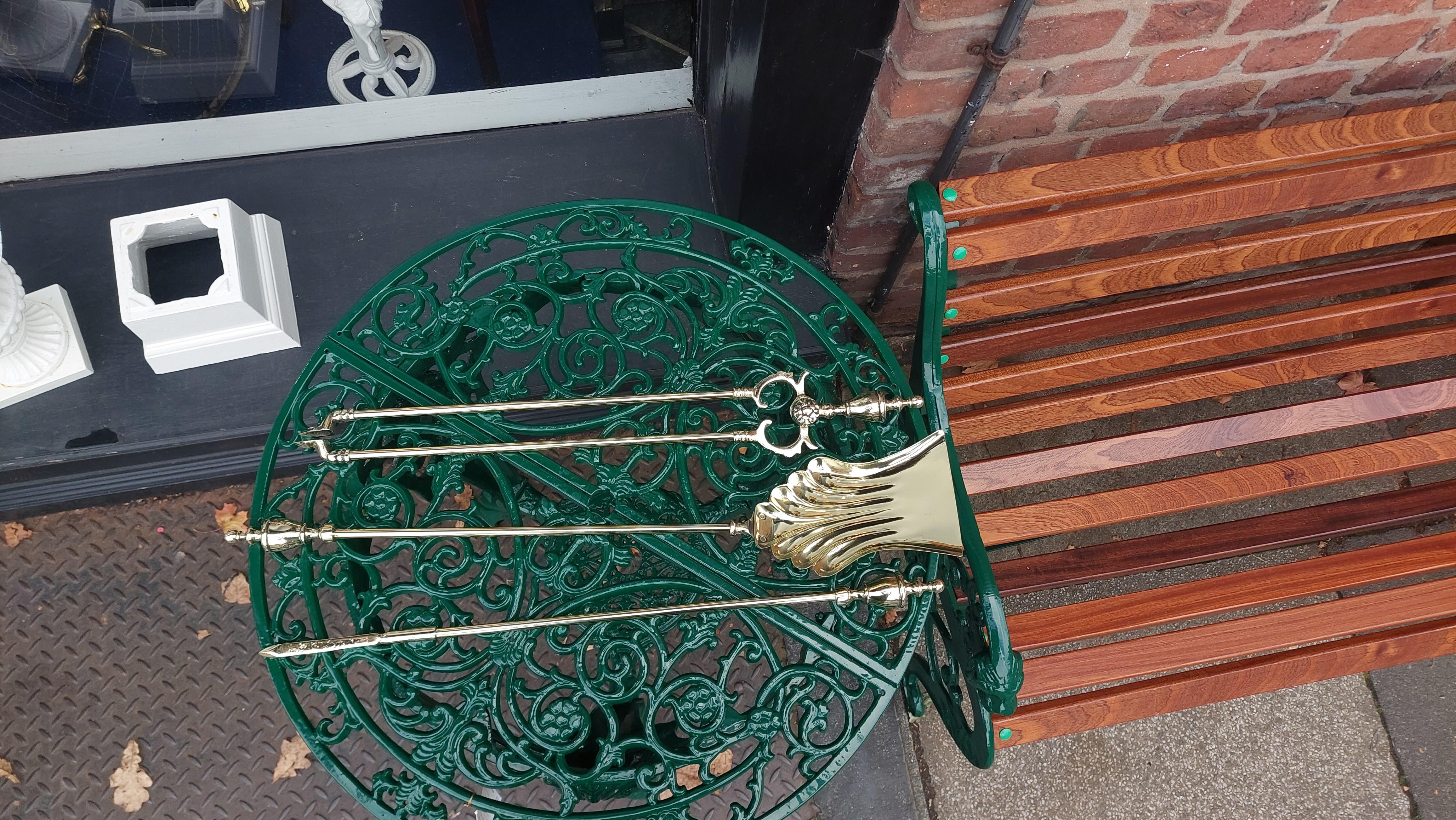 Inglese Set vittoriano di tre ferri da stiro in ottone in vendita