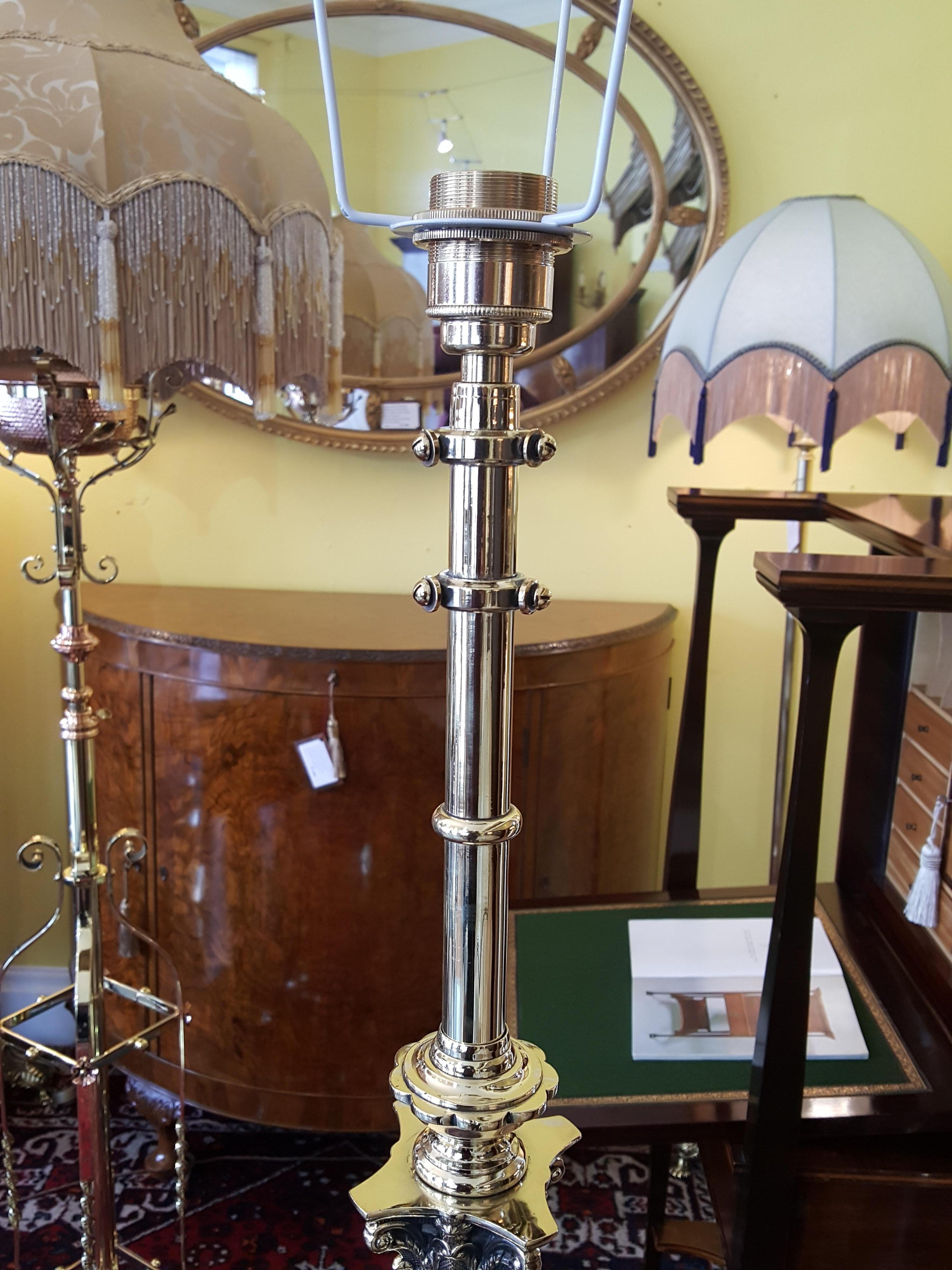 Victorian Brass Standard Extending Lamp In Good Condition For Sale In Altrincham, Cheshire