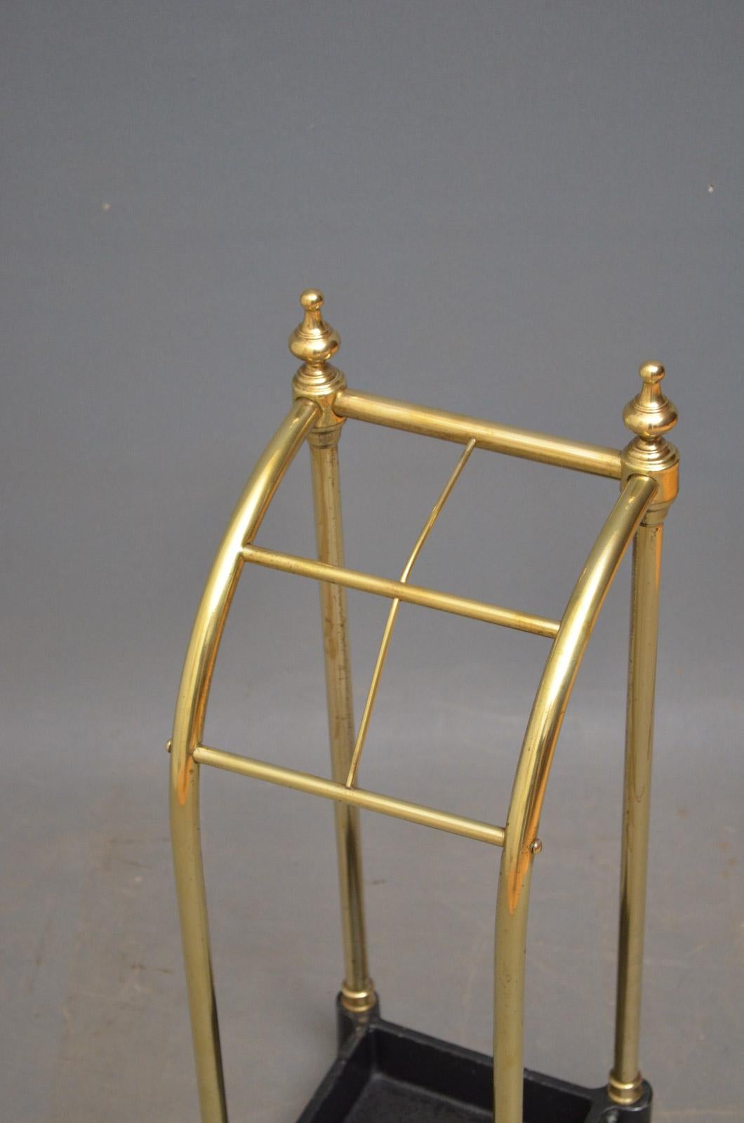 Sn4469 A Victorian brass umbrella stand / stick stand, having 4 sections for umbrellas and walking sticks, all in fantastic condition throughout, ready to place at home, circa 1880
Measures: H 24