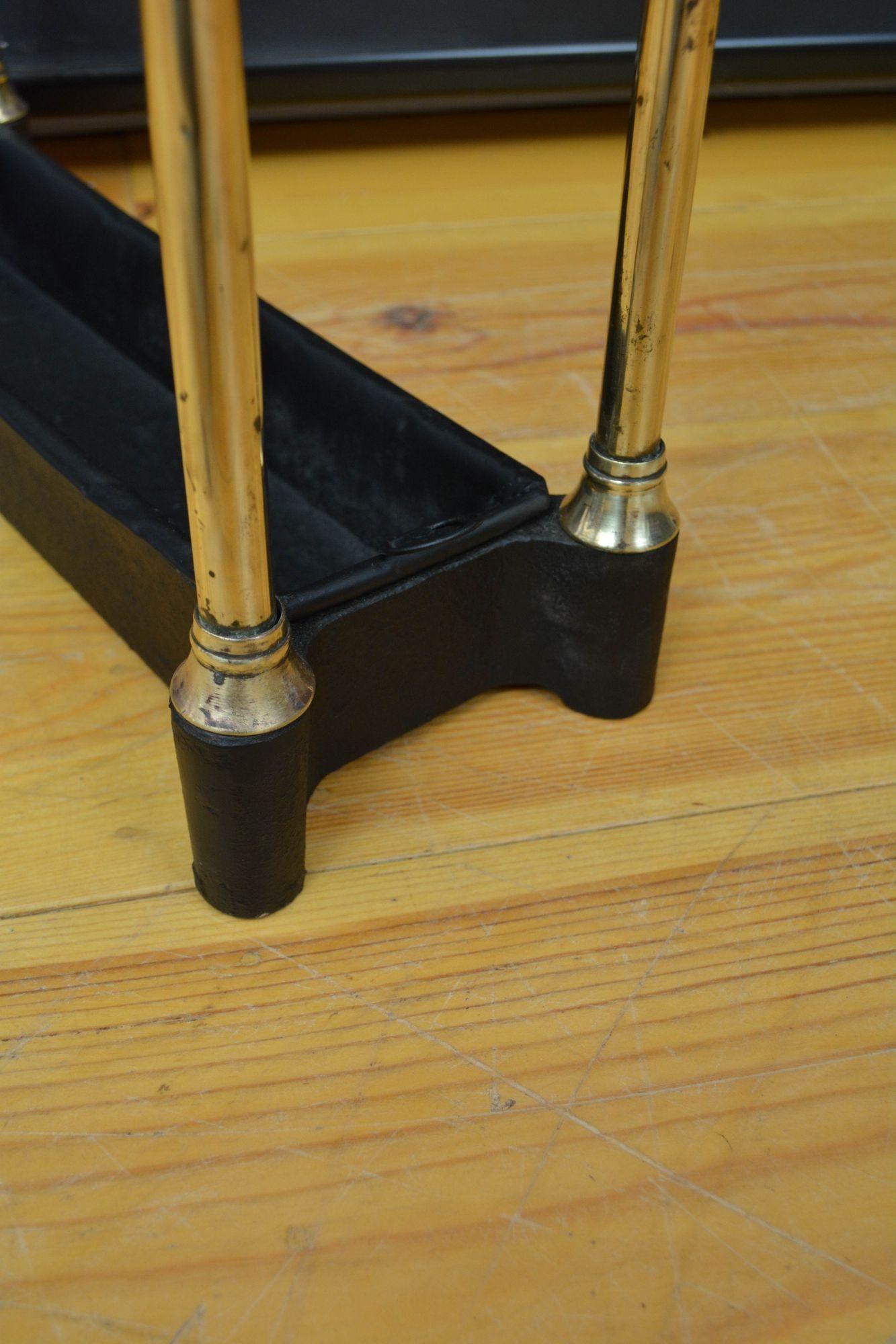 Laiton Porte-parapluies victorien en laiton en vente