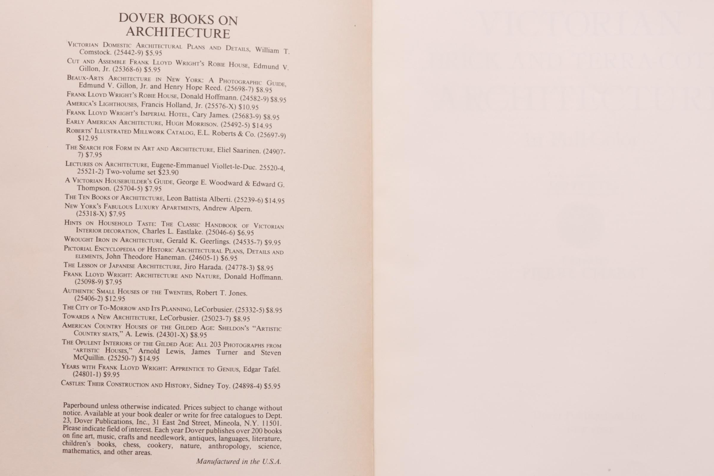 Victorian Brick and Terracotta Architecture, a colori con 160 tavole, a cura di Pierre Chabat. Libro con copertina morbida, prima edizione, pubblicato nel 1989 da Dover Publications, Inc. di New York.