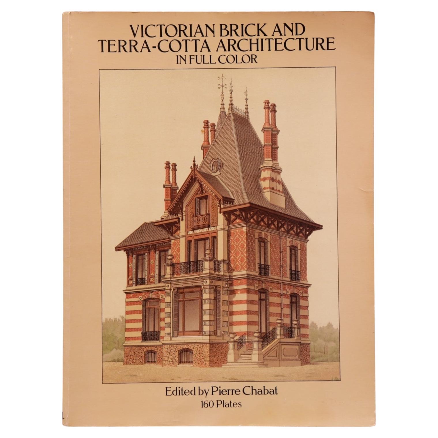 Architecture victorienne en brique et terre cuite