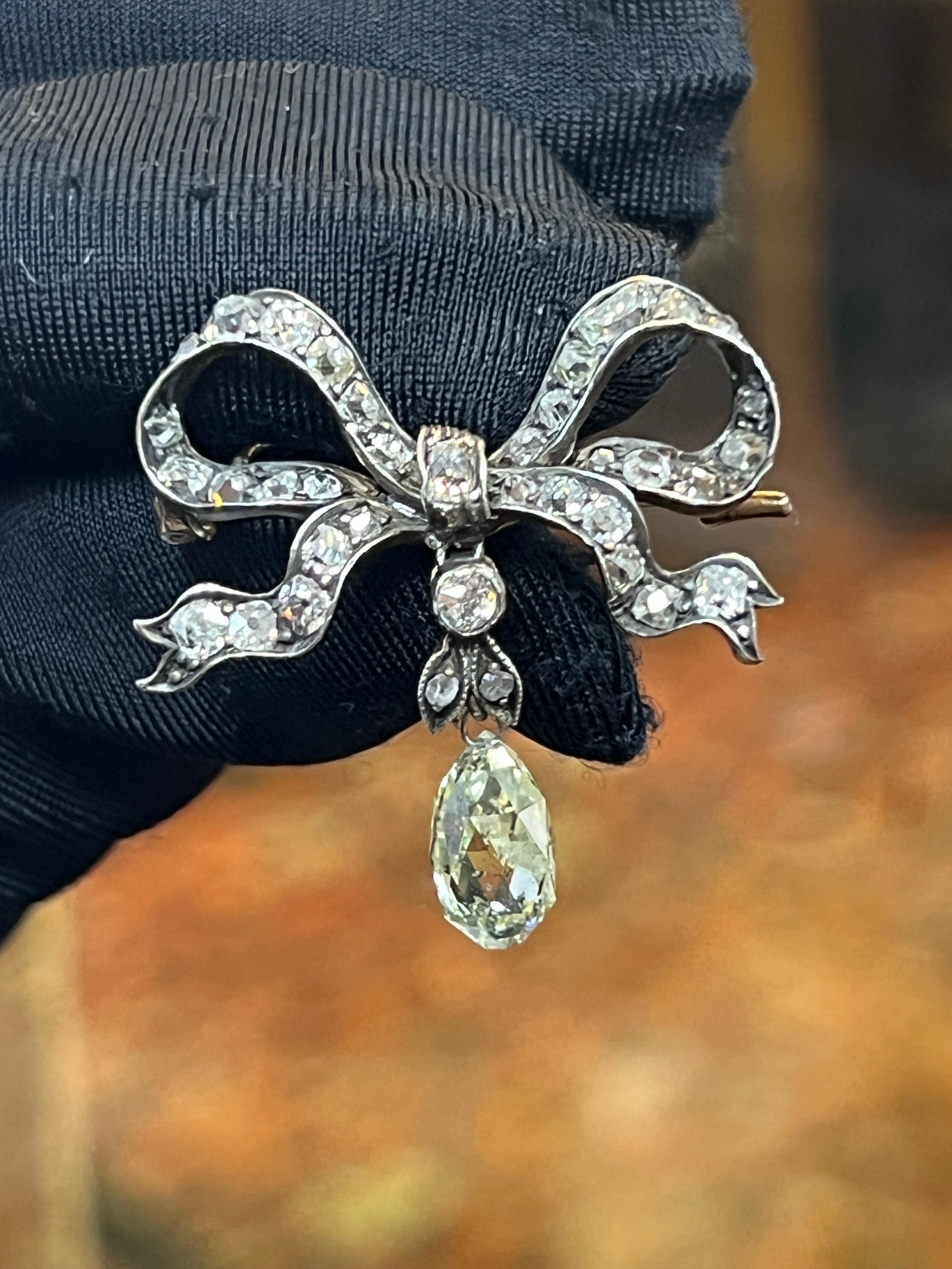 Viktorianische Briolette Diamant-Brosche (Gemischter Schliff) im Angebot