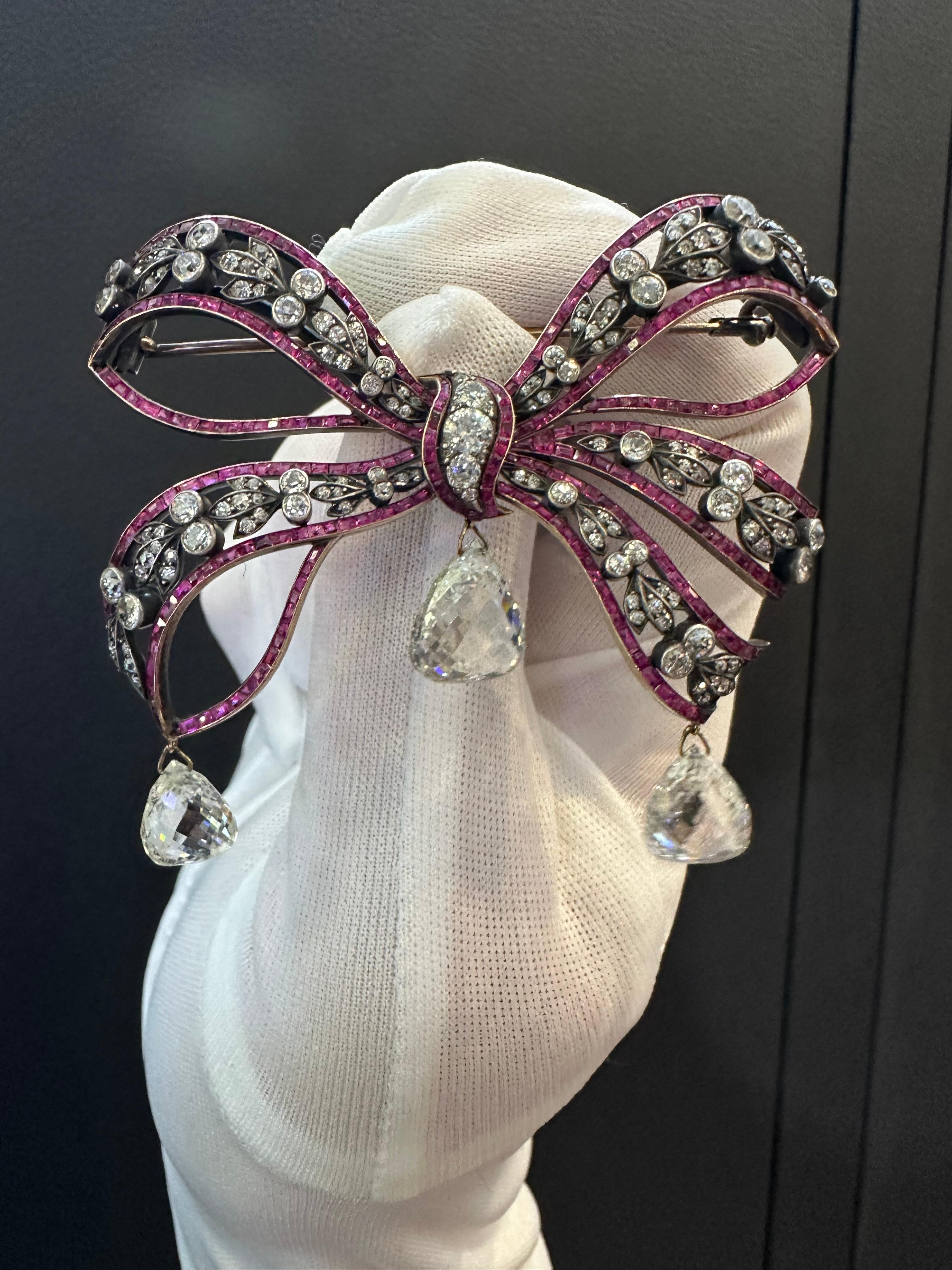 Broche Victorienne Briolette Diamantée Excellent état - En vente à New York, NY