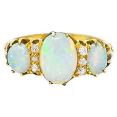 Bague victorienne Belcher à trois pierres en or jaune 18 carats avec opale et diamants