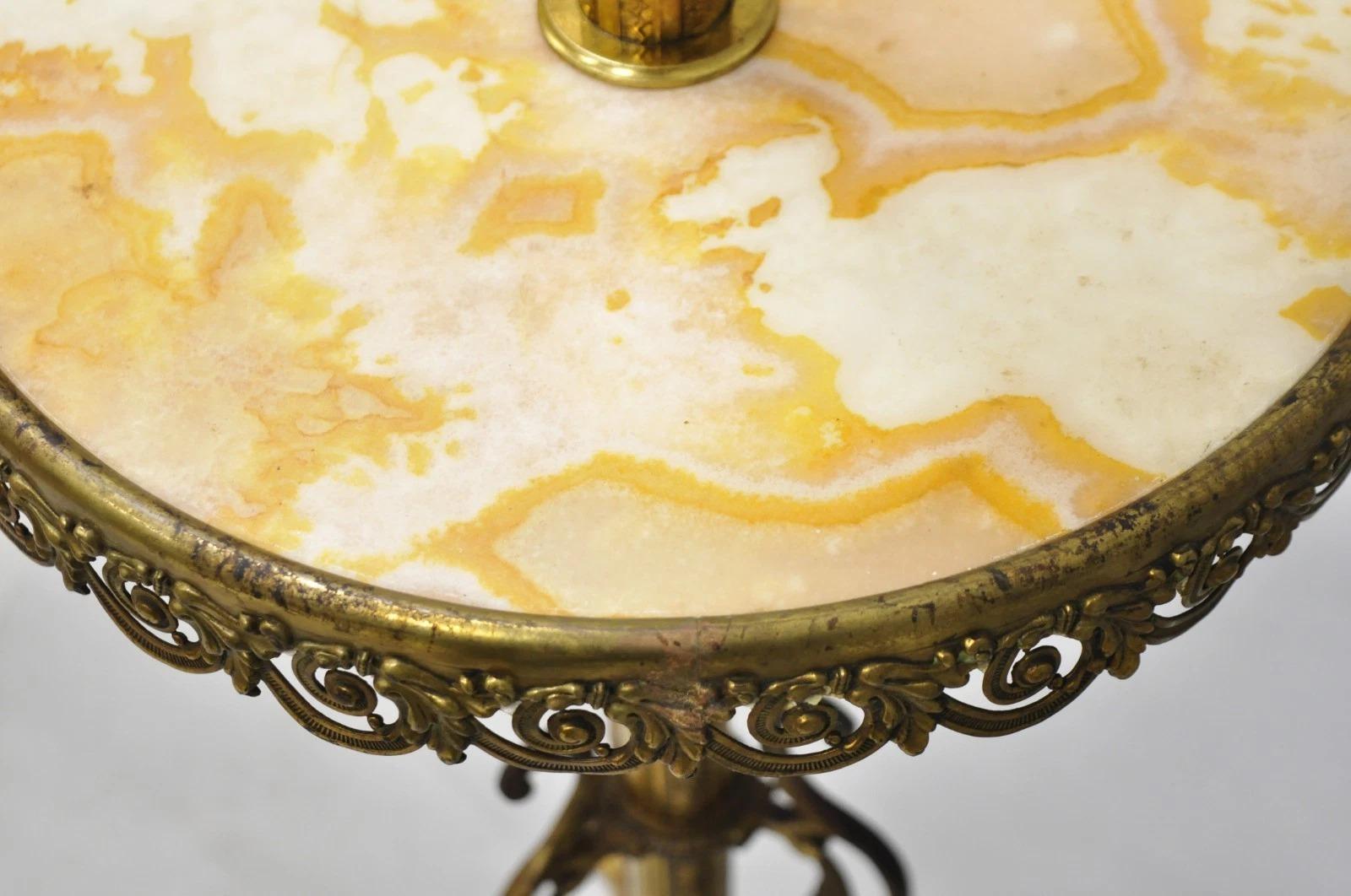 Lampada a olio convertita in bronzo vittoriano Griffin Figural Marble Side Table Lampada da terra in vendita 4