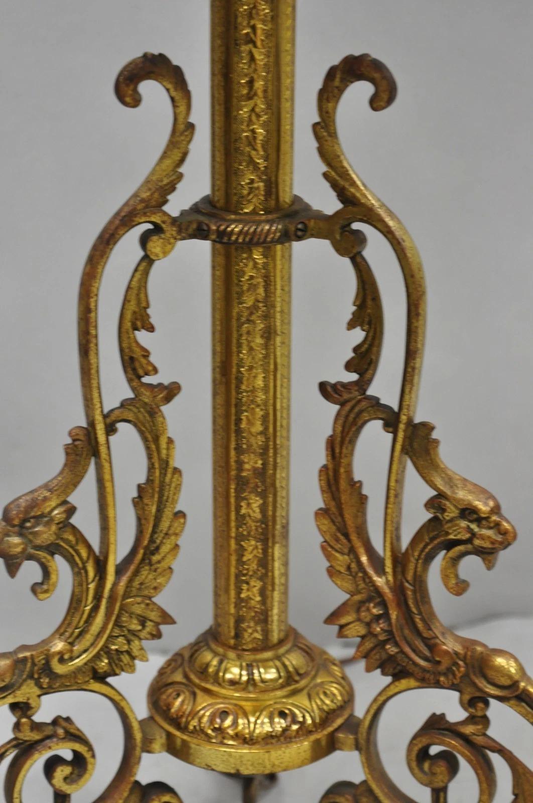 Lampada a olio convertita in bronzo vittoriano Griffin Figural Marble Side Table Lampada da terra in vendita 6