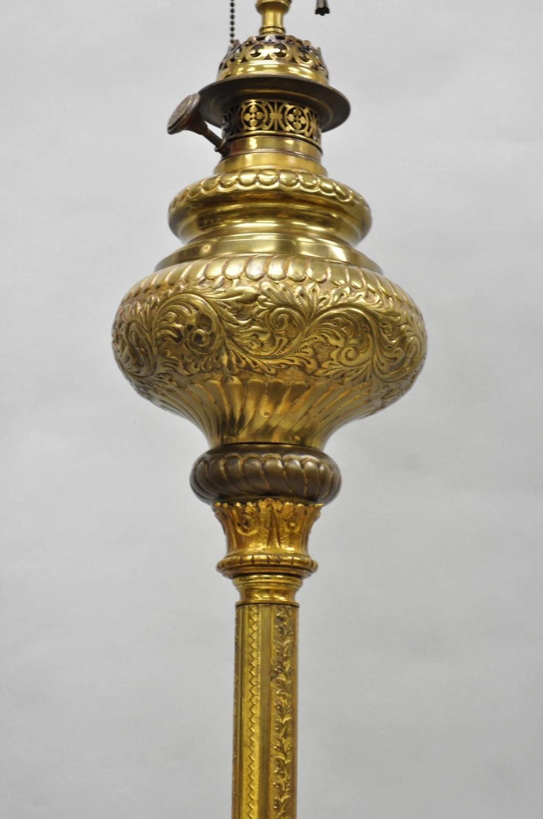 Lampada a olio convertita in bronzo vittoriano Griffin Figural Marble Side Table Lampada da terra in vendita 9