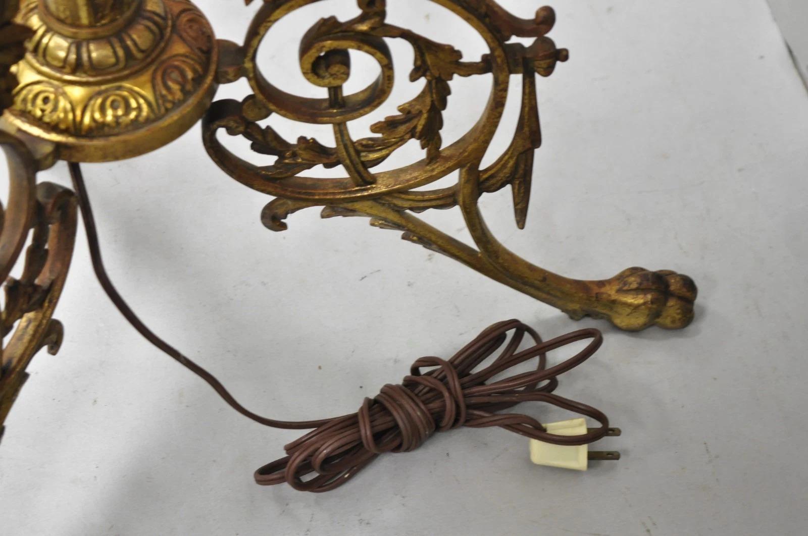 Lampada a olio convertita in bronzo vittoriano Griffin Figural Marble Side Table Lampada da terra in vendita 10