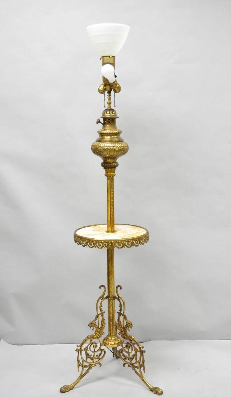 Lampada a olio convertita in bronzo vittoriano Griffin Figural Marble Side Table Lampada da terra in vendita 11