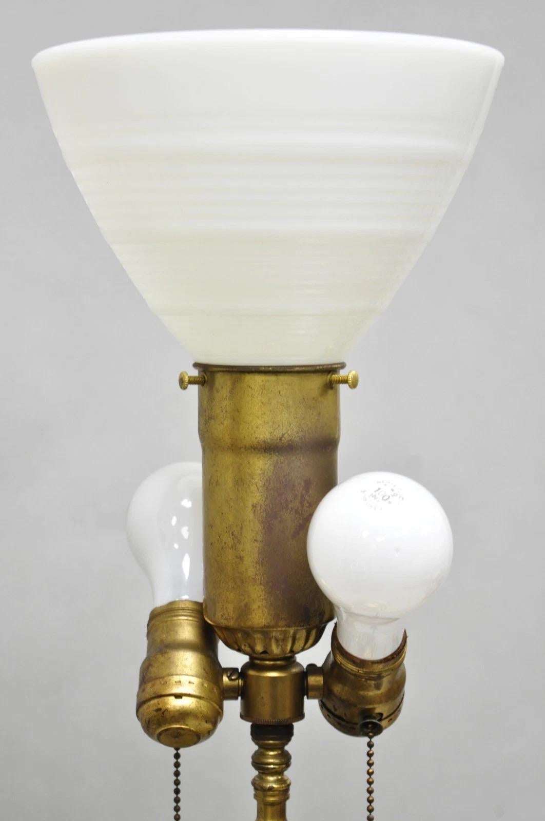 Bronzo Lampada a olio convertita in bronzo vittoriano Griffin Figural Marble Side Table Lampada da terra in vendita