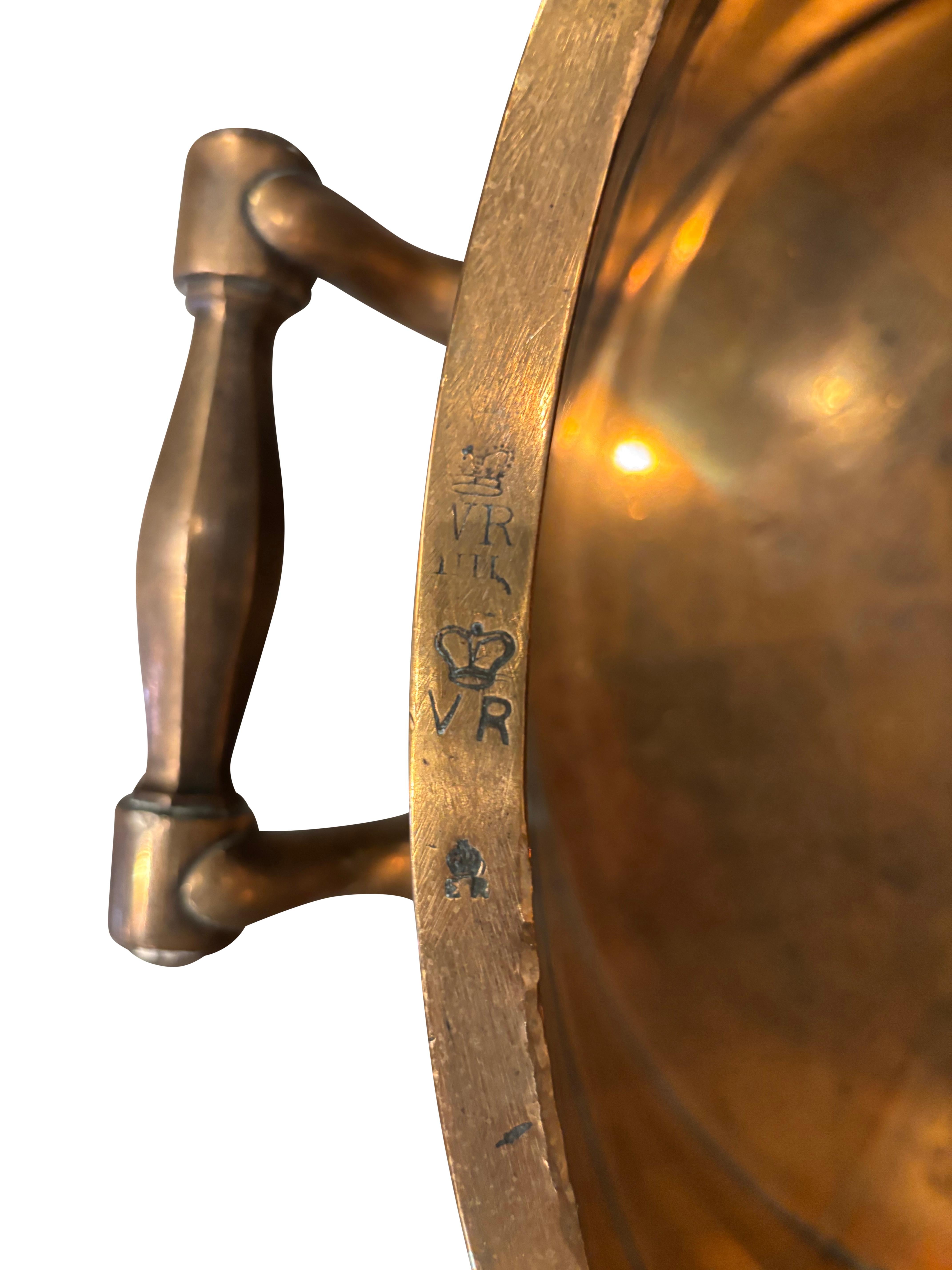 Misuratore di bushel standard imperiale in bronzo vittoriano in vendita 3