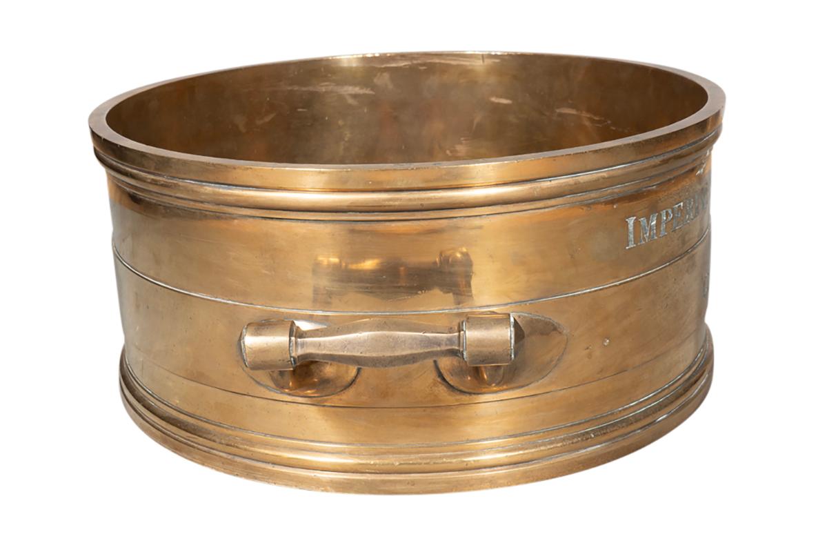 Misuratore di bushel standard imperiale in bronzo vittoriano In condizioni buone in vendita a Essex, MA