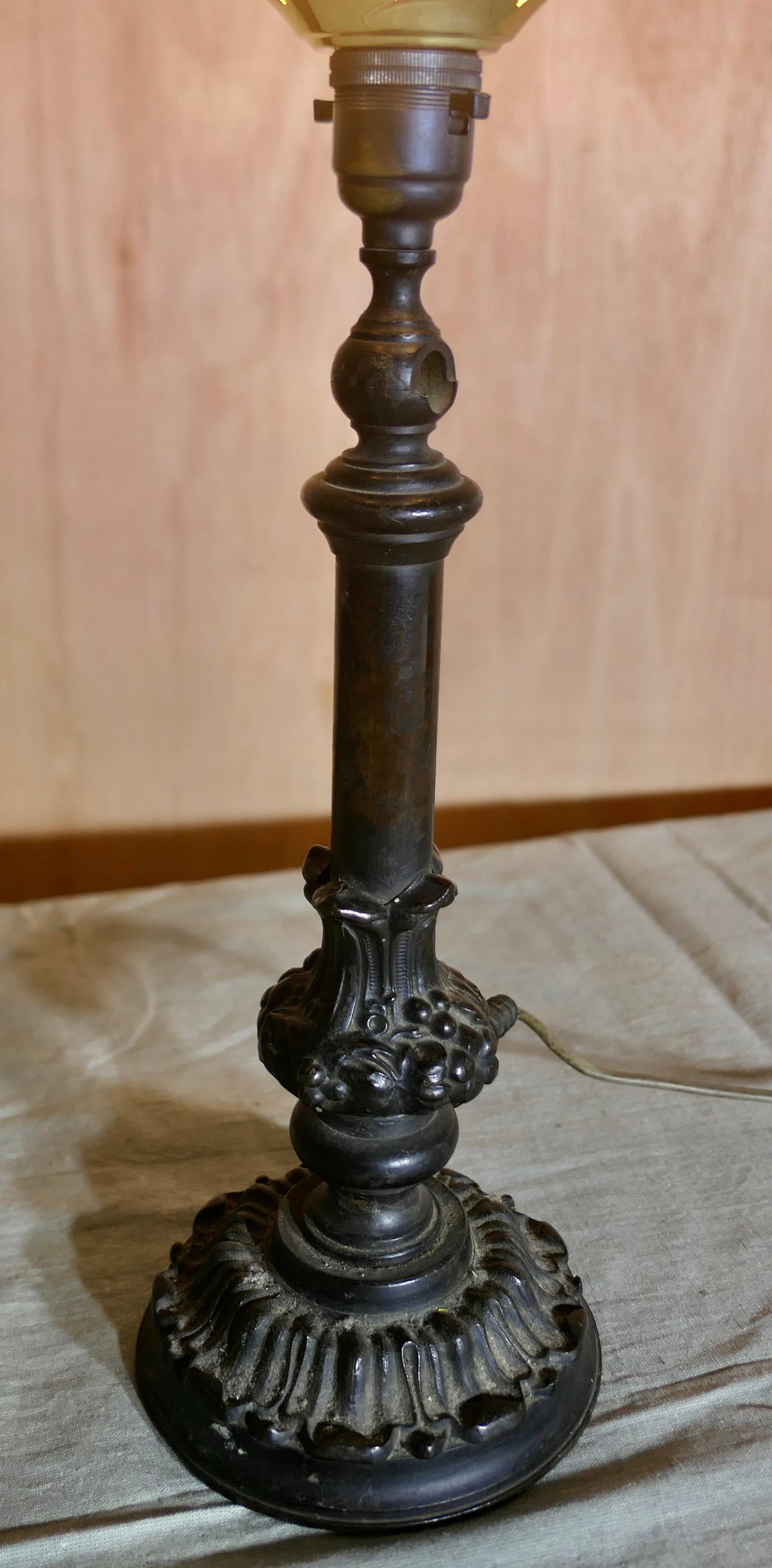 Victorian Bronze Lamp with Diamond Cut Crystal Shade  A Charming bronze lamp In Good Condition For Sale In Godshill, Isle of Wight