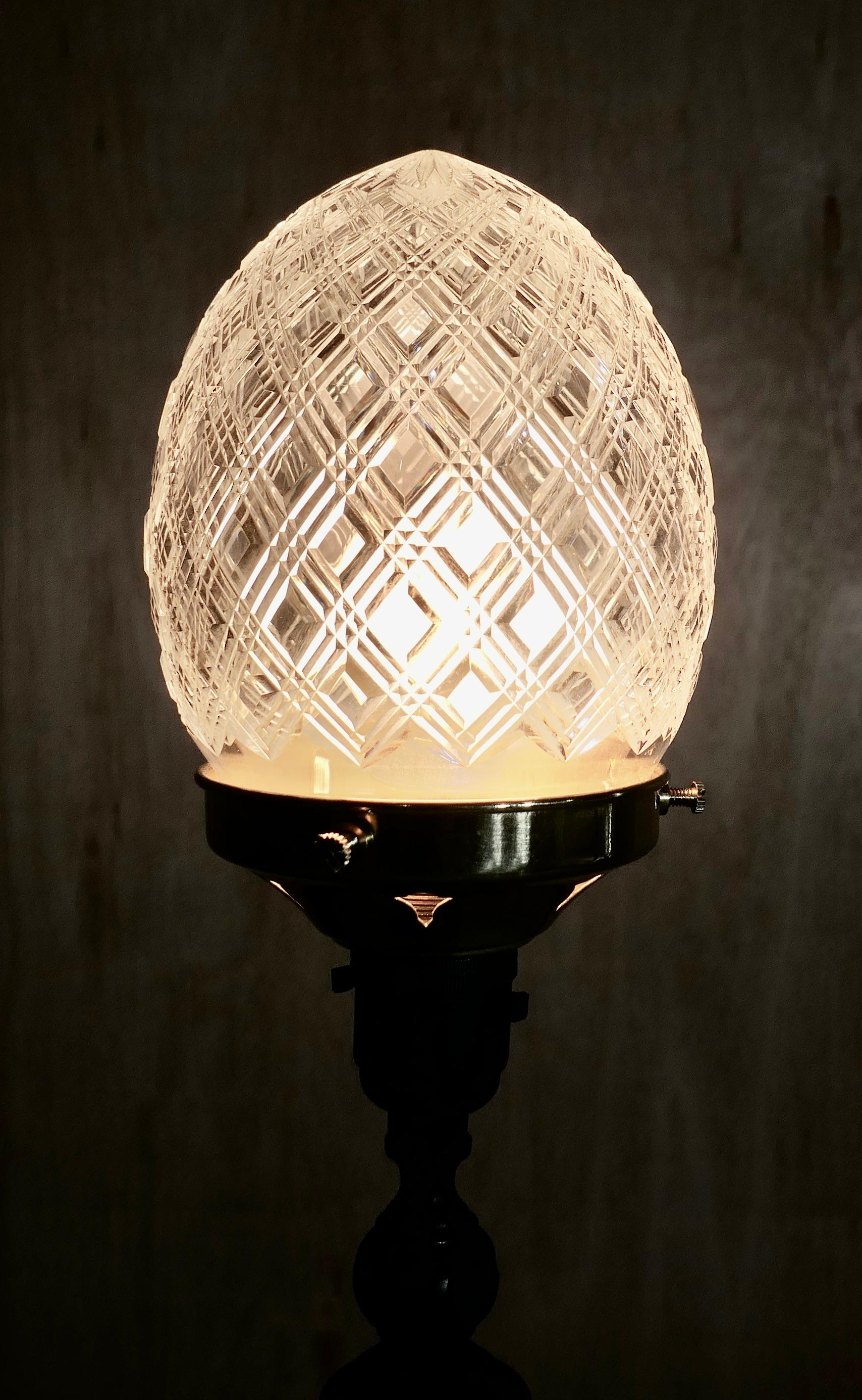 Victorian Bronze Lamp with Diamond Cut Crystal Shade  A Charming bronze lamp For Sale 1