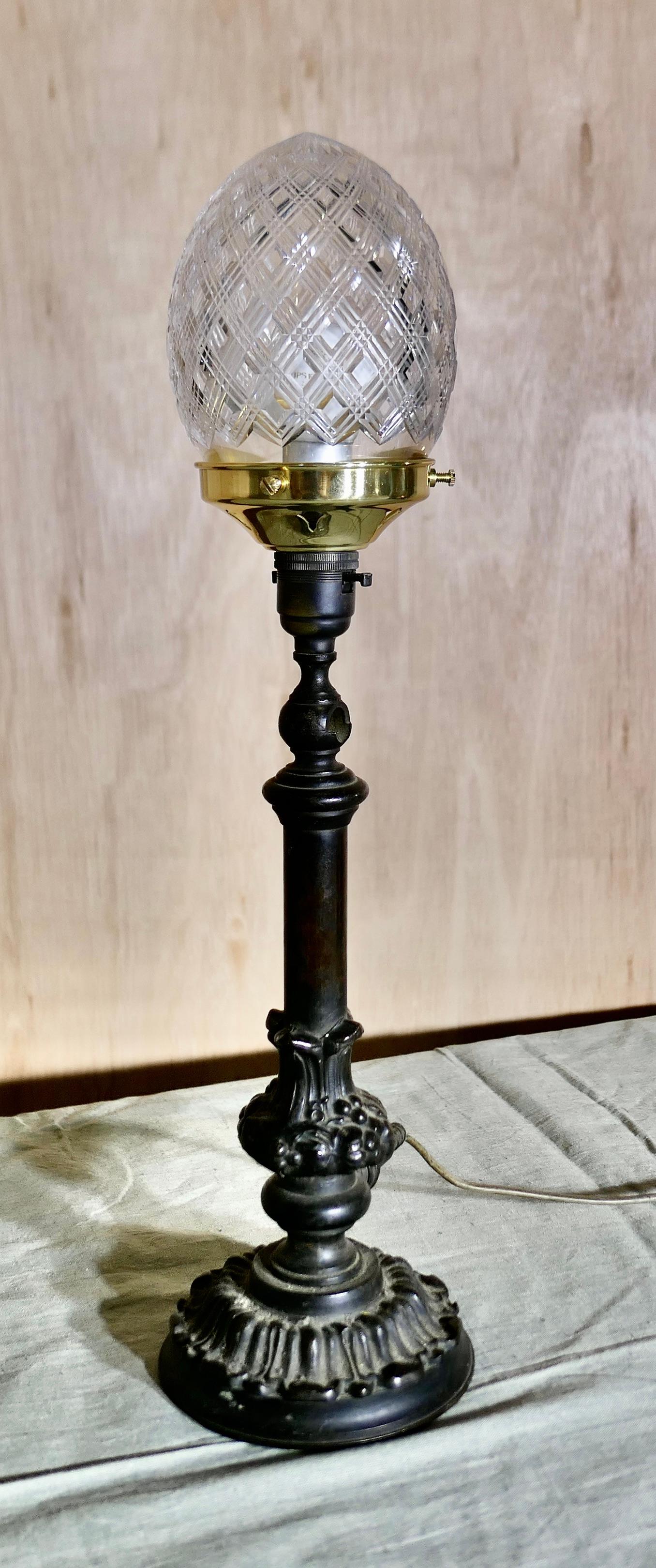 Victorian Bronze Lamp with Diamond Cut Crystal Shade  A Charming bronze lamp For Sale 2