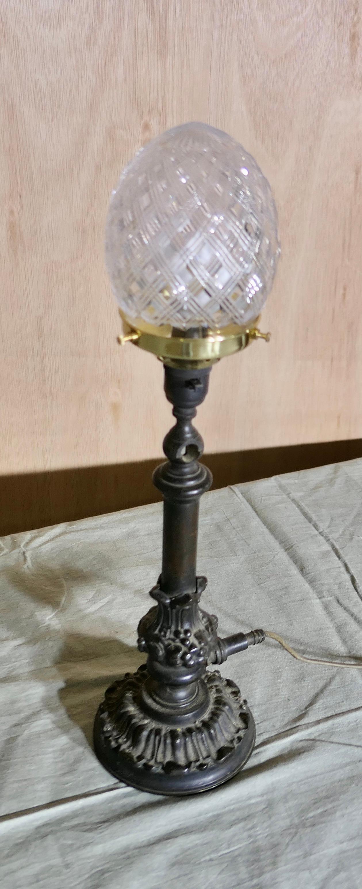 Victorian Bronze Lamp with Diamond Cut Crystal Shade  A Charming bronze lamp For Sale 5