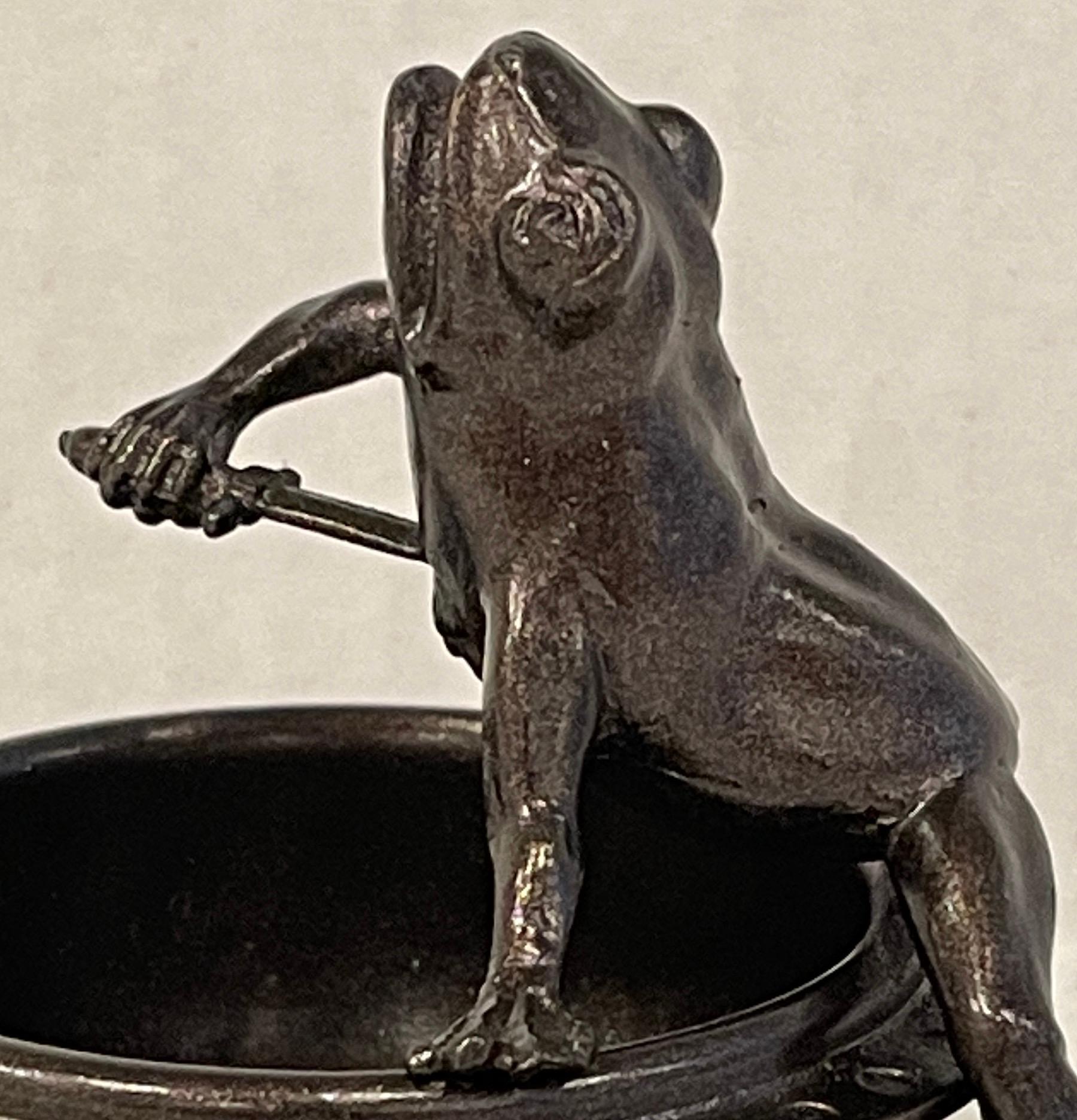 Victorian Bronze Operatic Frog Motif Vide-Poche For Sale 4