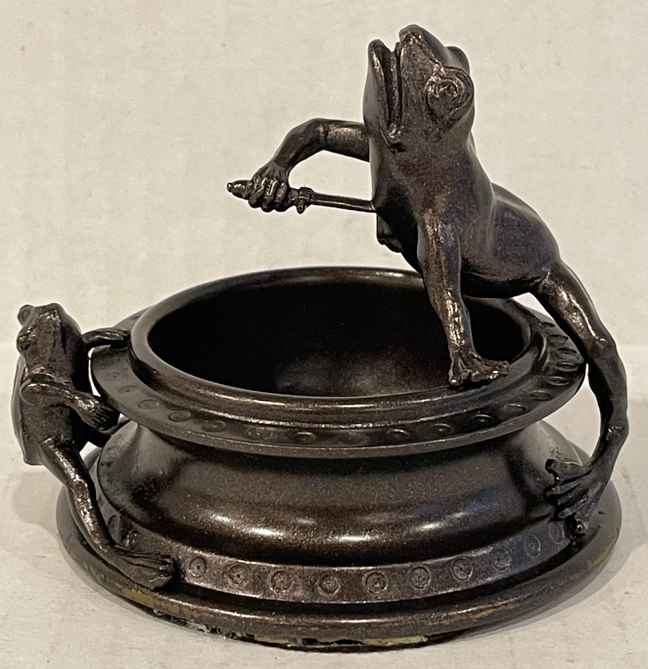 Victorian Bronze Operatic Frog Motif Vide-Poche In Good Condition For Sale In West Palm Beach, FL