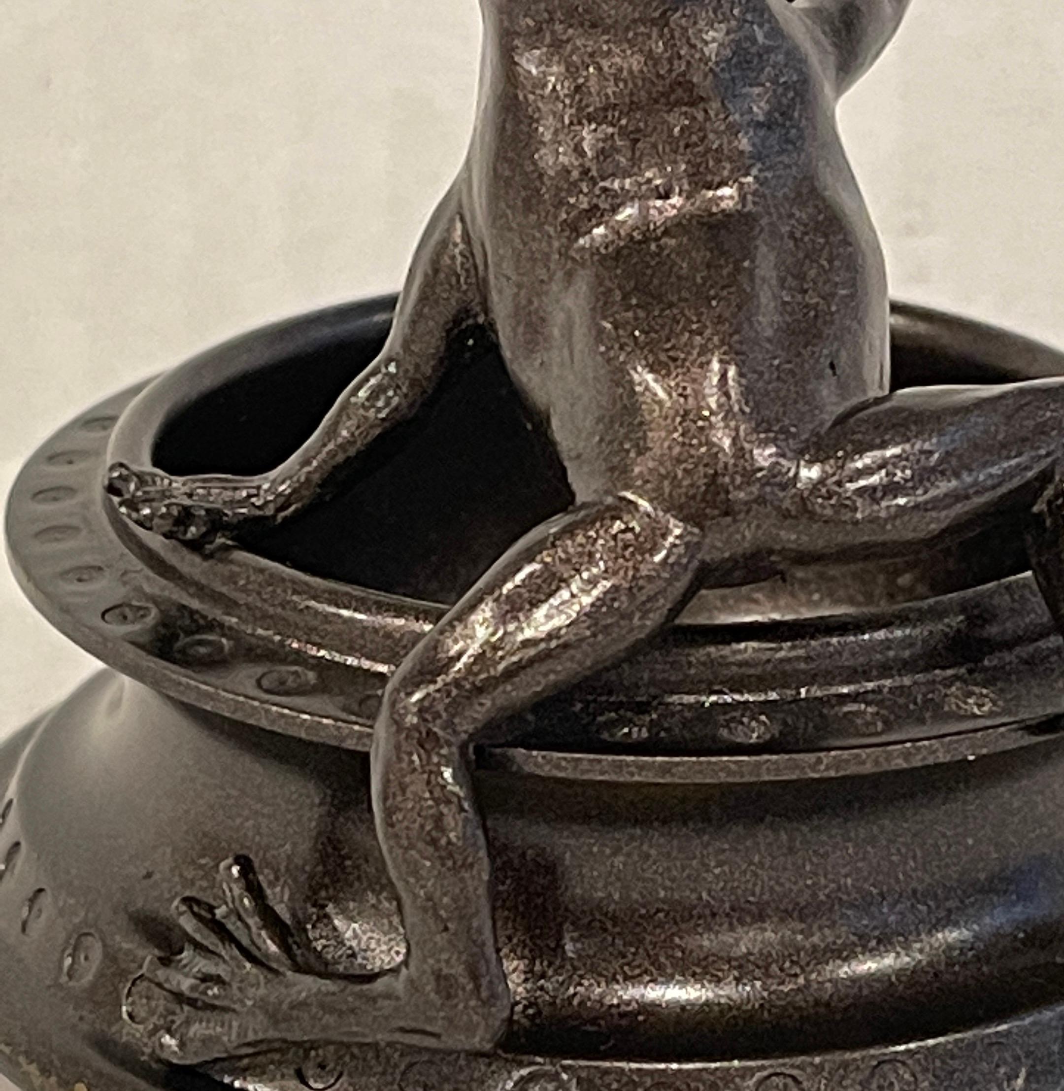 Viktorianische Bronze Opernfrosch-Motiv Vide-Poche im Angebot 3