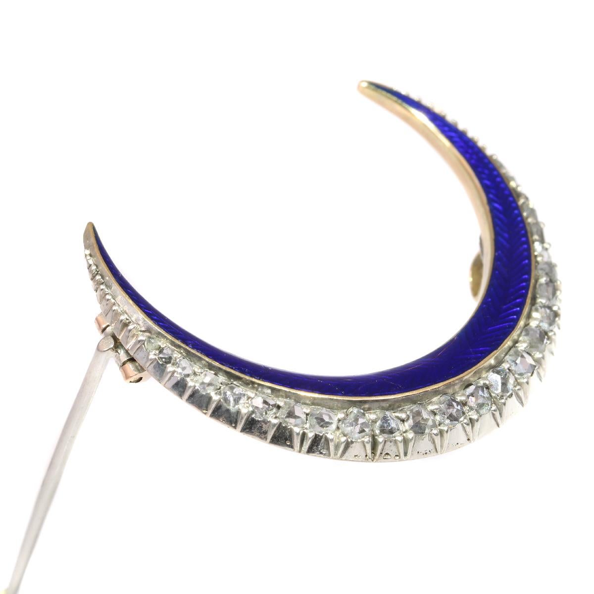 Victorian Brooch Crescent Moon with Blue Enamel and Rose Cut Diamonds In Excellent Condition In Antwerp, BE