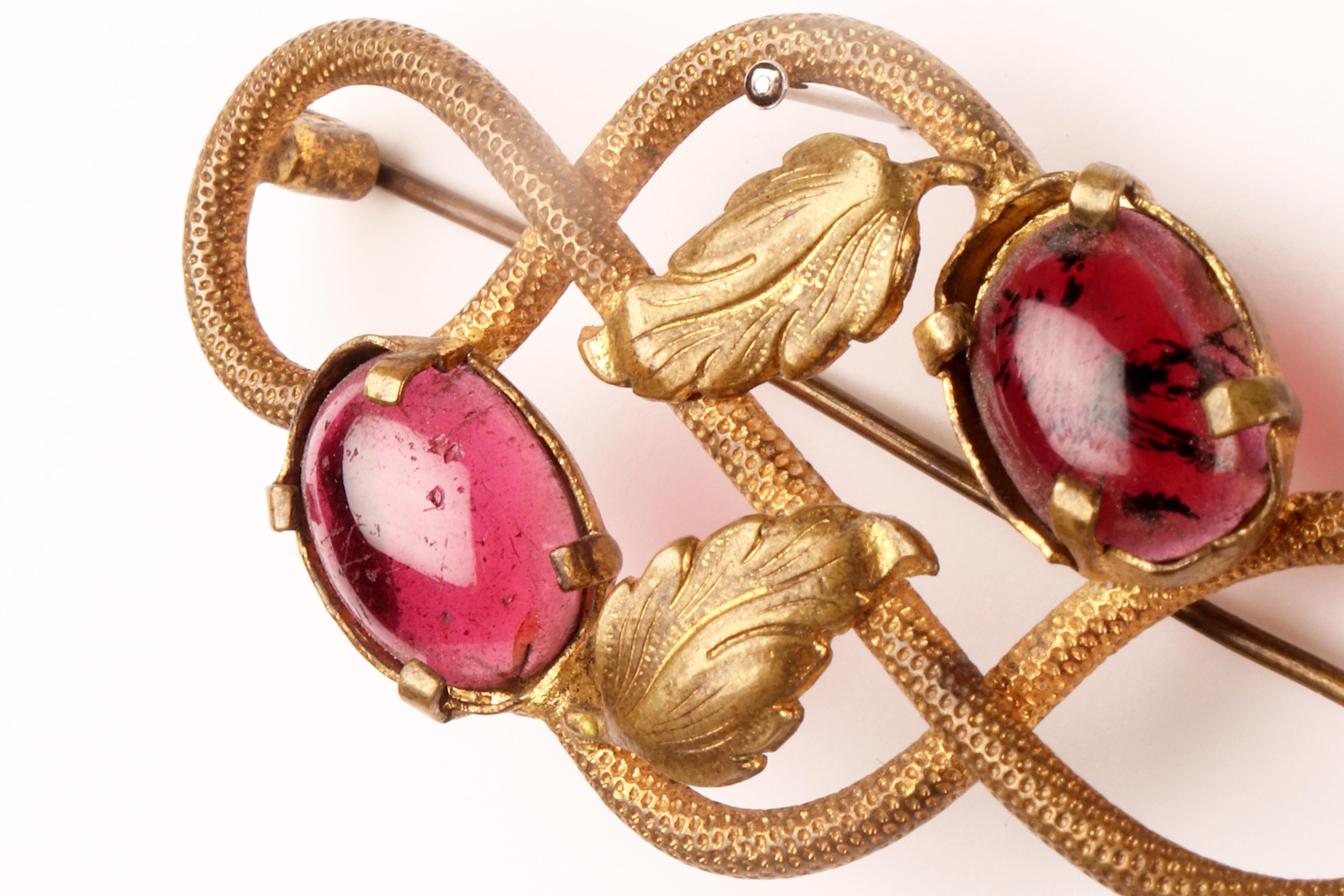 19th Century Victorian brooch in gold and garnets, Austria 1870. For Sale