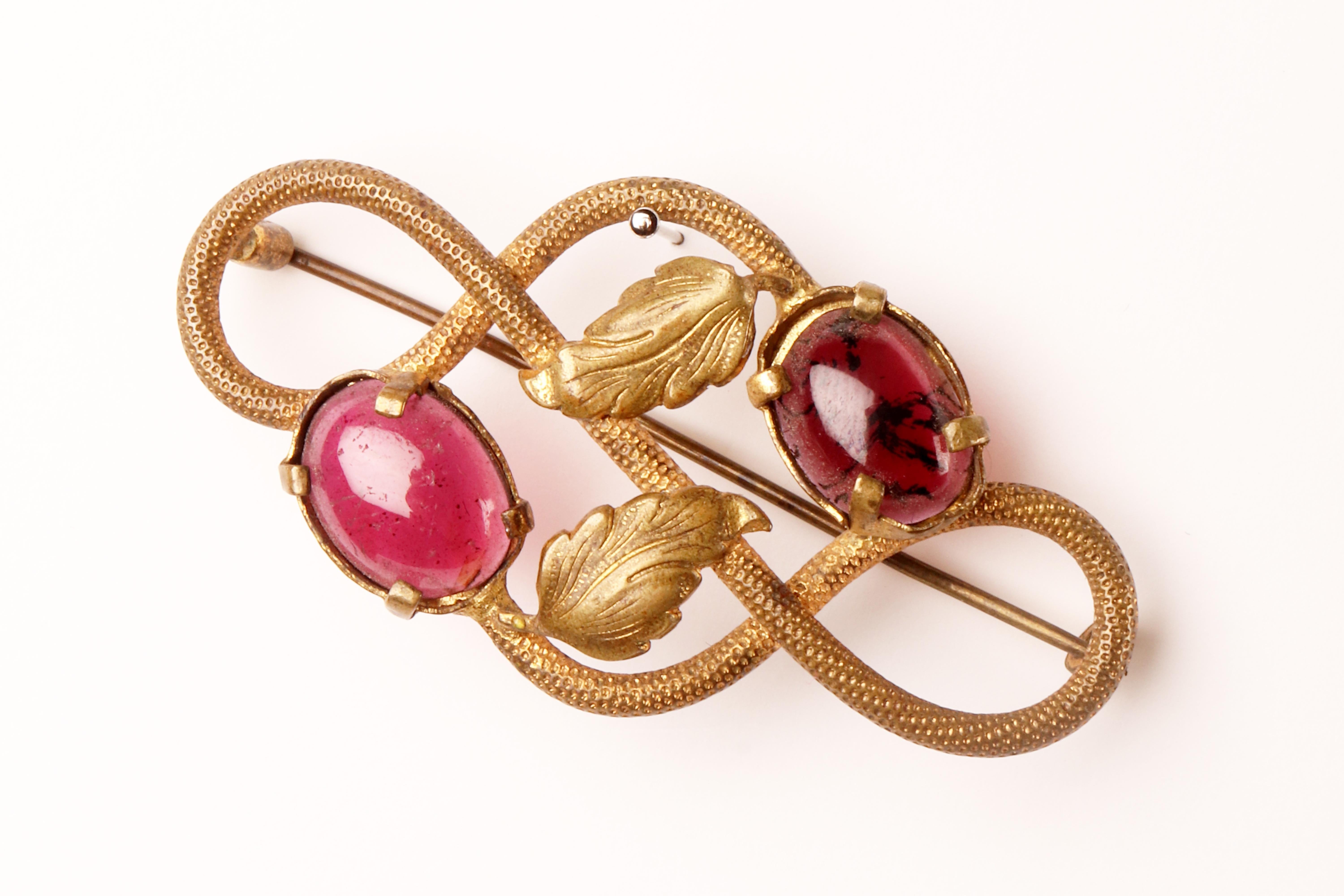 Victorian brooch in gold and garnets, Austria 1870. For Sale 1