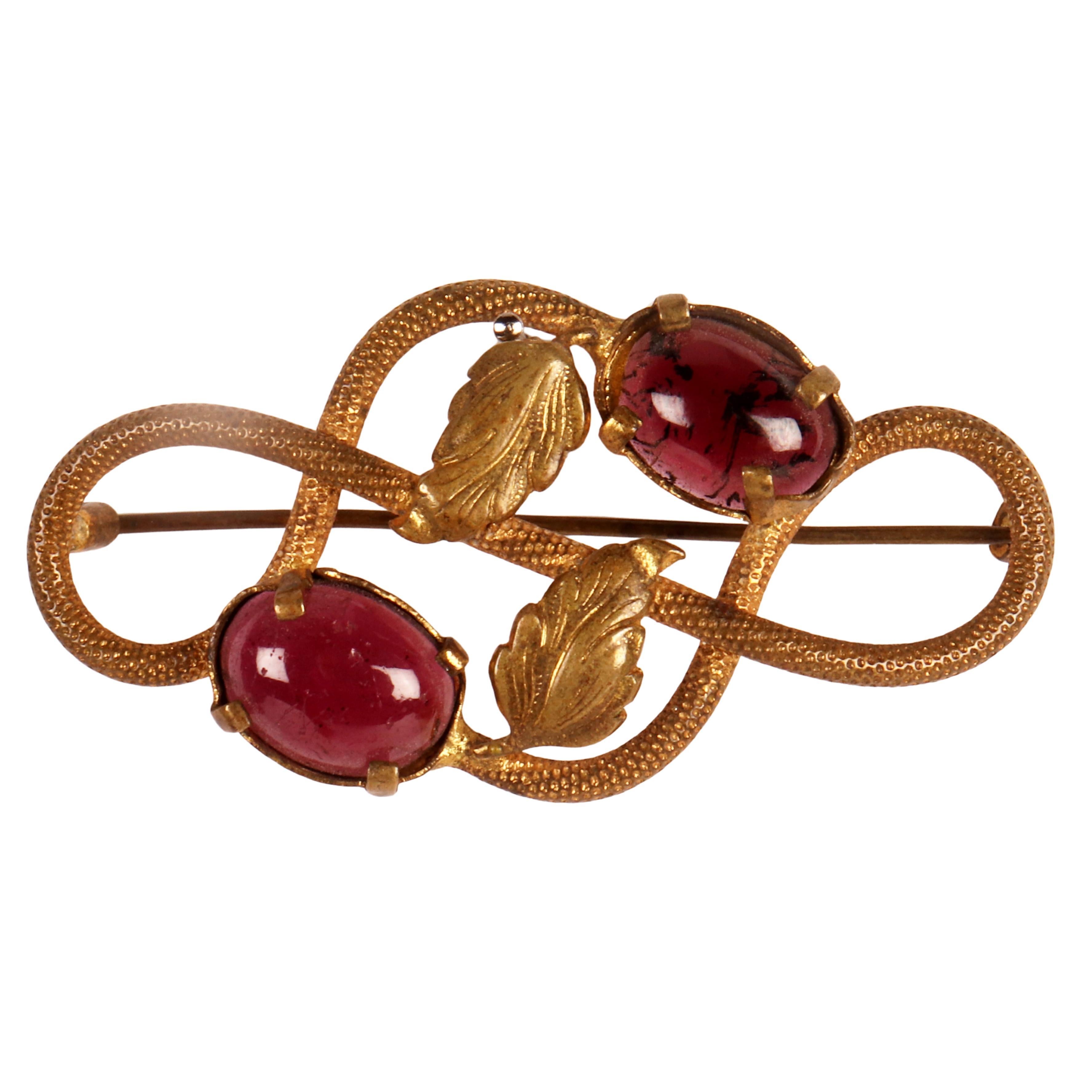 Victorian brooch in gold and garnets, Austria 1870. For Sale