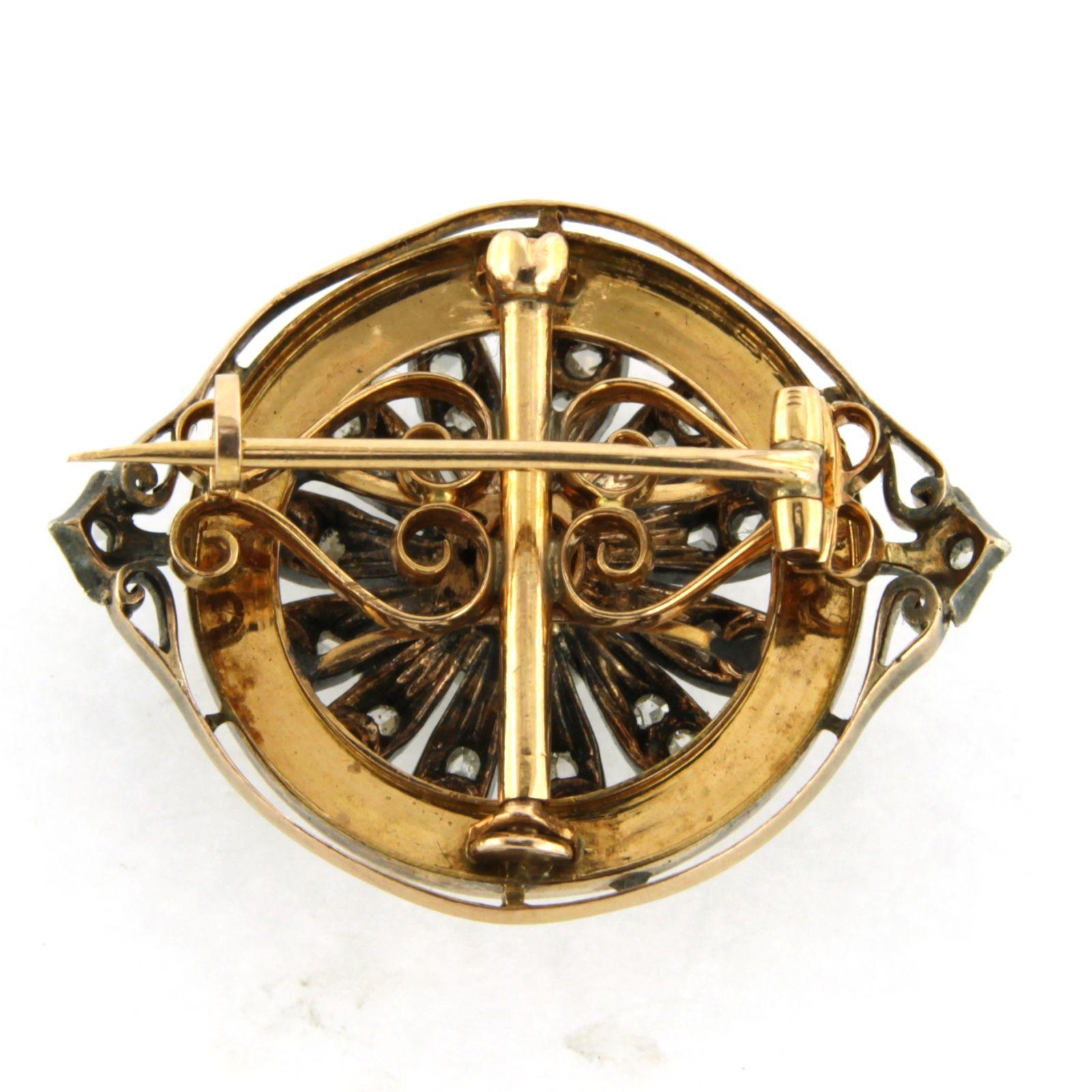 Viktorianische Brosche aus 18 Karat Gold und Silber mit Diamanten im Rosenschliff aus alten Minenschliff (Alteuropäischer Brillantschliff) im Angebot