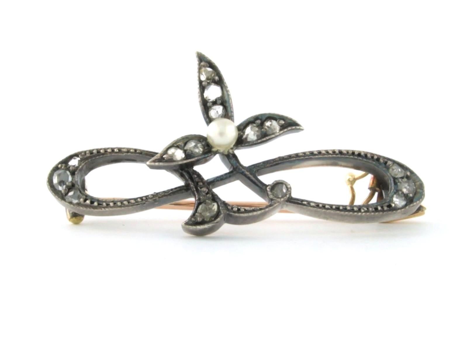 18k gold with silver brooch set with a pearl and rose cut diamonds up to 0.10ct- - G/H - SI

detailed description:

the size of the brooch is 3.6 cm long by 1.8 cm wide

weight: 4.2 grams

set with

- 1 x 3.0 mmm freshwater pearl

color