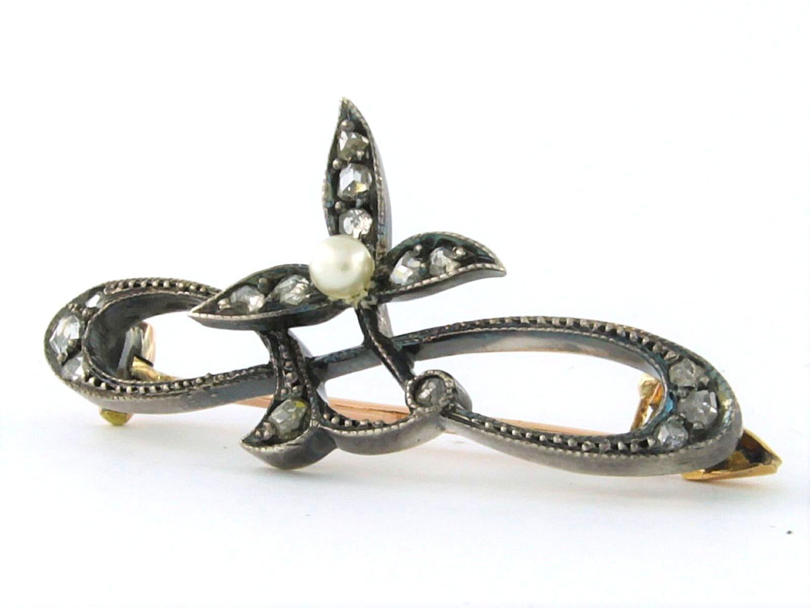 18k gold with silver brooch set with a pearl and rose cut diamonds up to 0.10ct- - G/H - SI

detailed description:

the size of the brooch is 3.6 cm long by 1.8 cm wide

weight: 4.2 grams

set with

- 1 x 3.0 mmm freshwater pearl

color