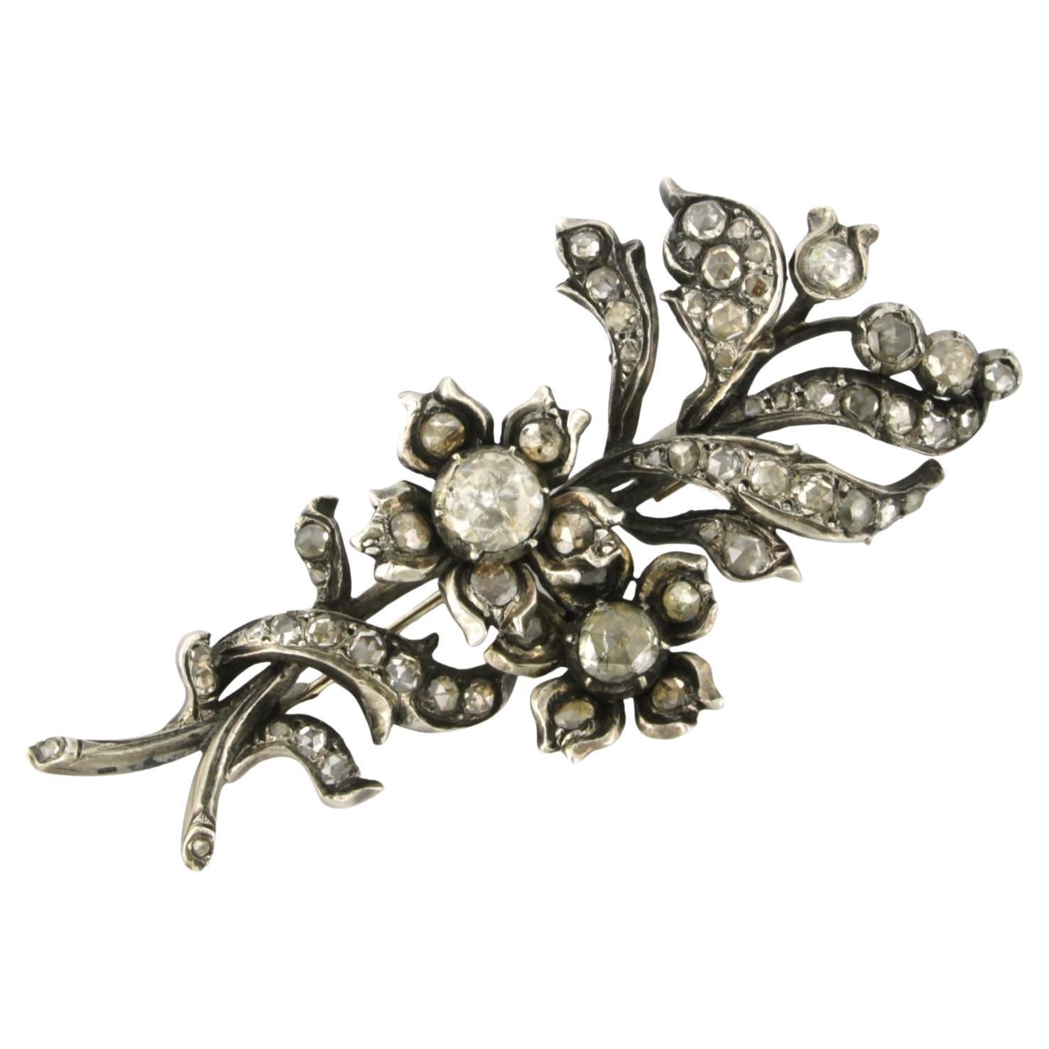Broche victorienne avec diamants taillés en rose jusqu
à 2,00ct 14k or et argent