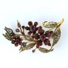Broche victorienne avec rubis et diamants taillés en rose jusqu'à 0,60ct Or 18k 13,8 grammes