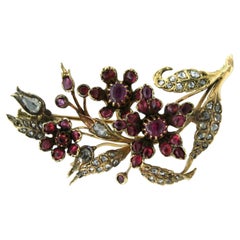 Broche victorienne avec rubis et diamants taillés en rose jusqu'à 0,60ct Or 18k 13,8 grammes