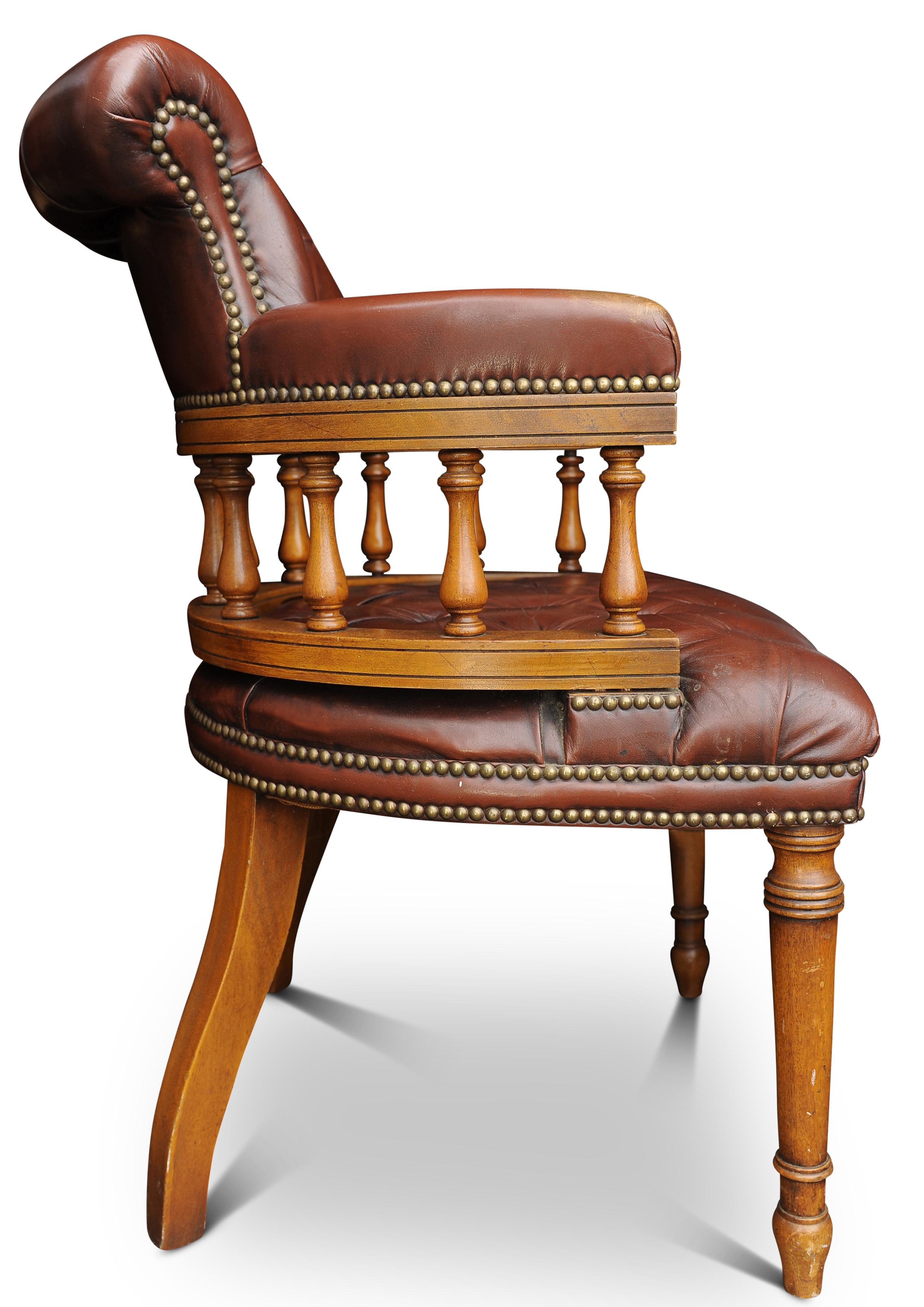 Pelle Sedia da scrivania Chesterfield con schienale a bottone in pelle e faggio di epoca vittoriana in vendita