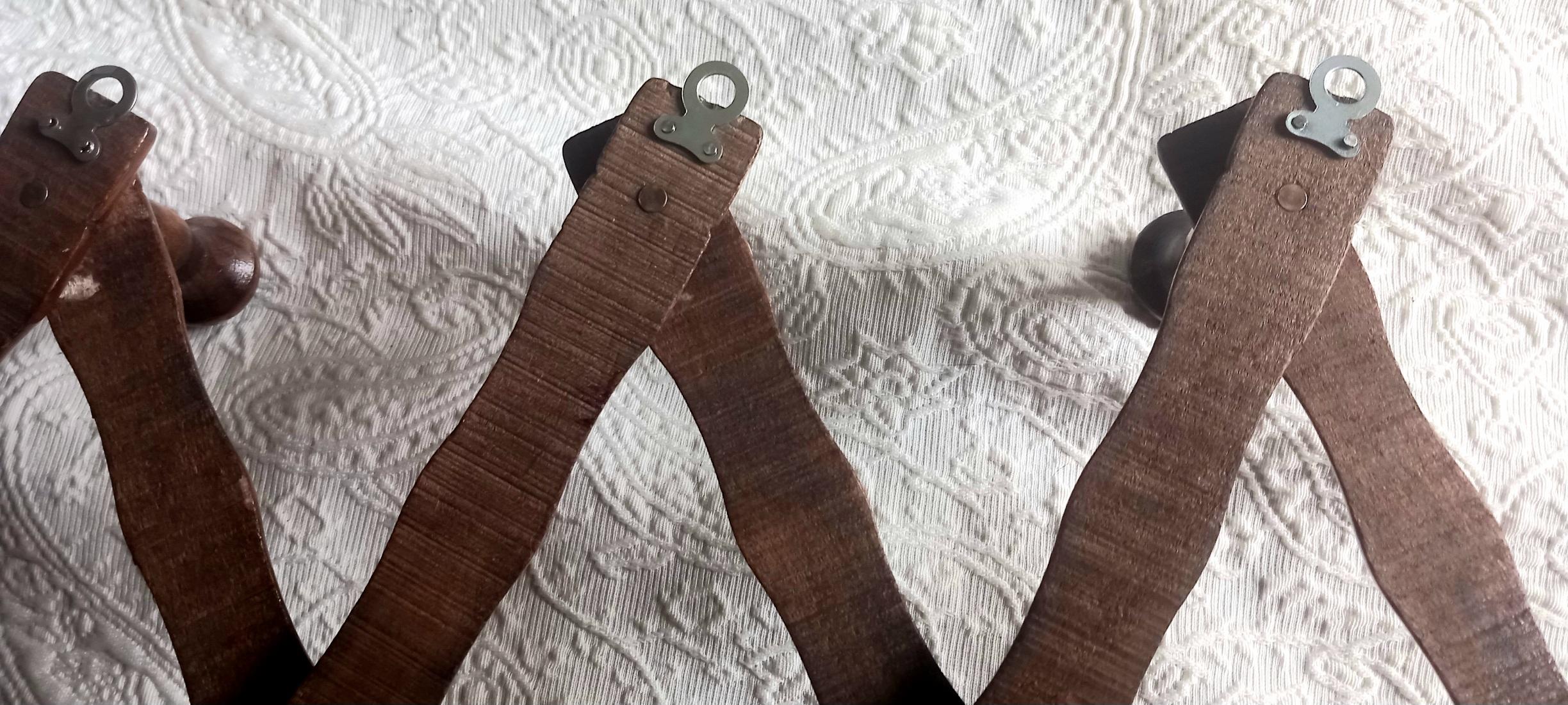 Spagnolo Appendiabiti allungabili in legno marrone vittoriano Spanich 1900s in vendita