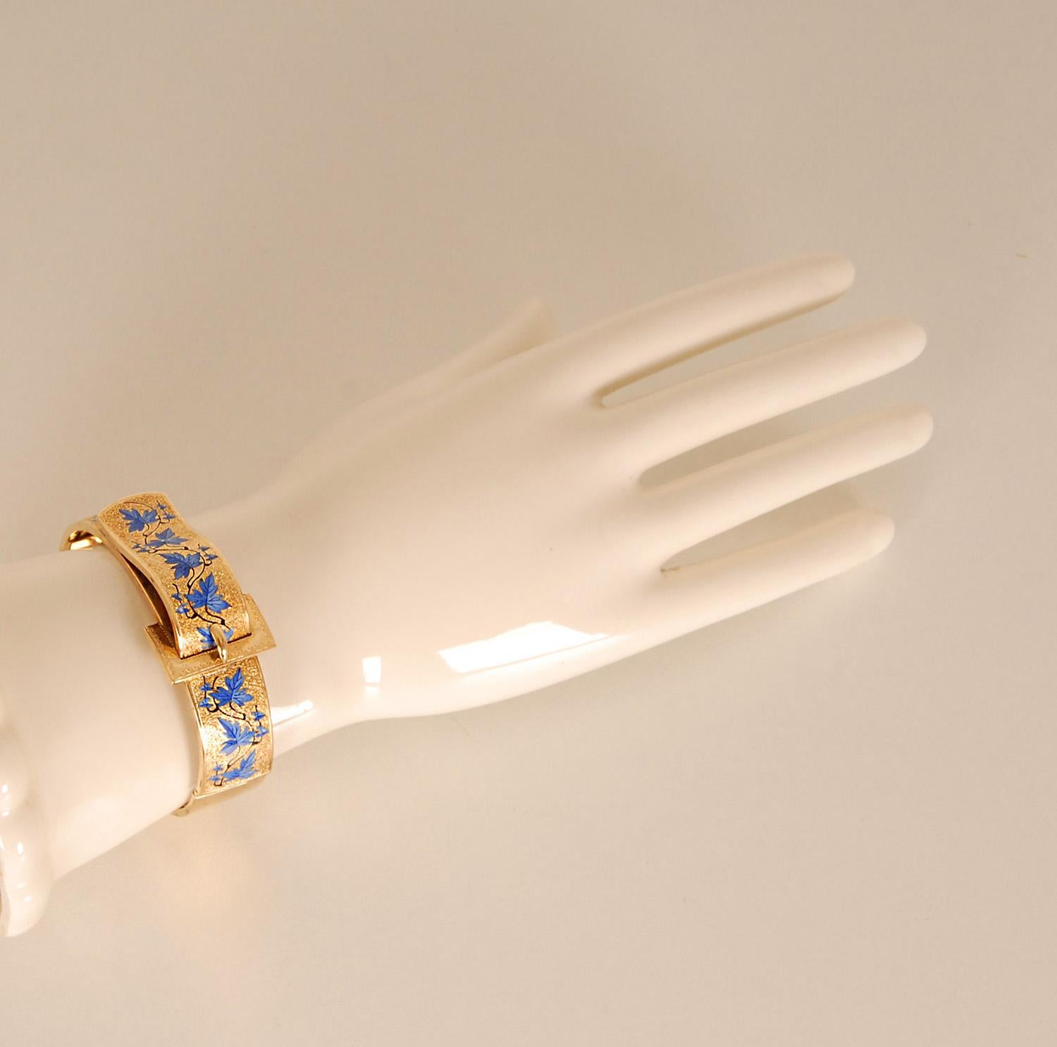 Unique antique Victorian bangle bracelet with buckle and enamel.
Hand crafted in solid 14k gold and absolute fabulous blue enamel.
A wide design covered with incredible textured work throughout, and adorned with a fine and blue enamel with grape