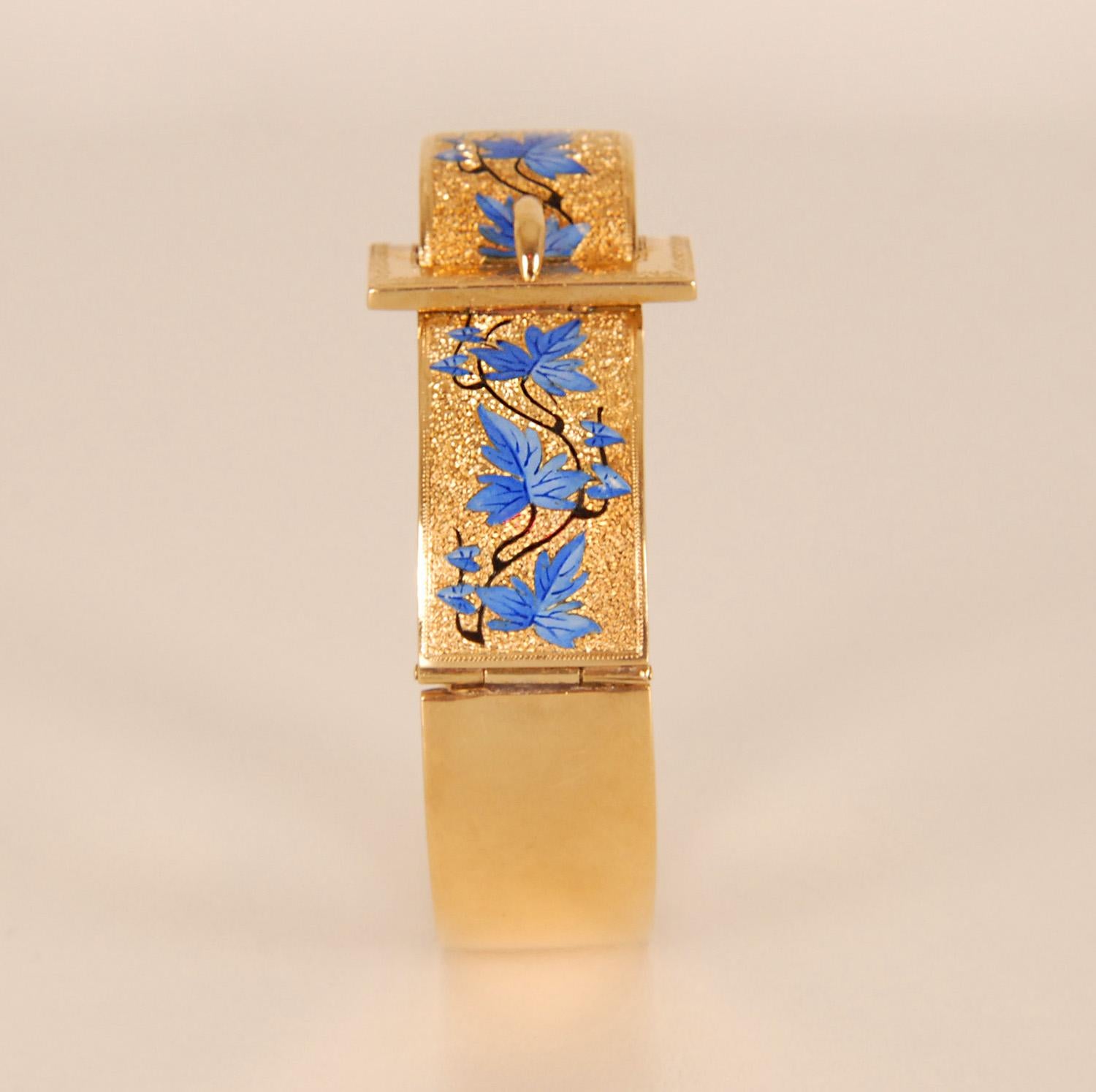 19th century Victorian buckle bracelet yellow gold floral blue enamel bracelet For Sale 1