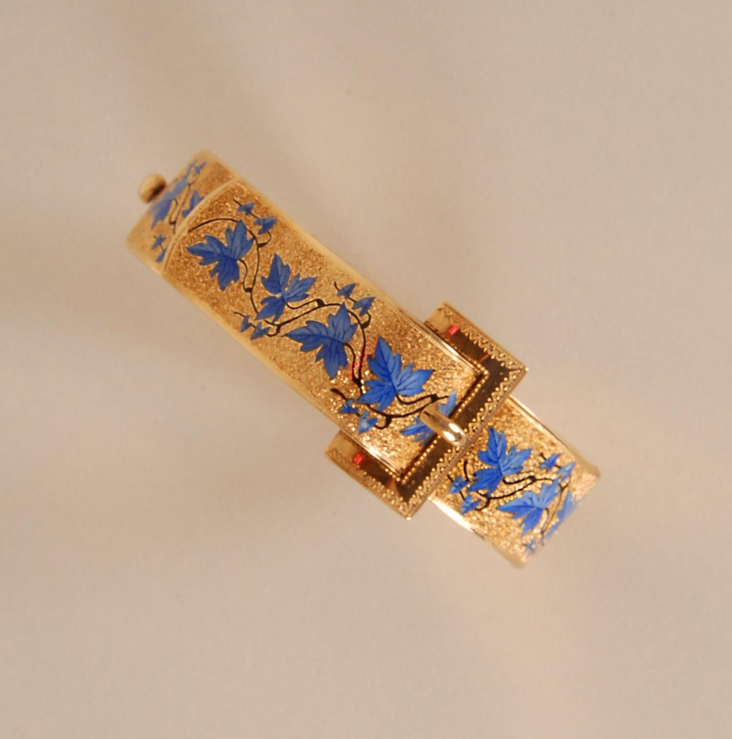 19th century Victorian buckle bracelet yellow gold floral blue enamel bracelet For Sale 2
