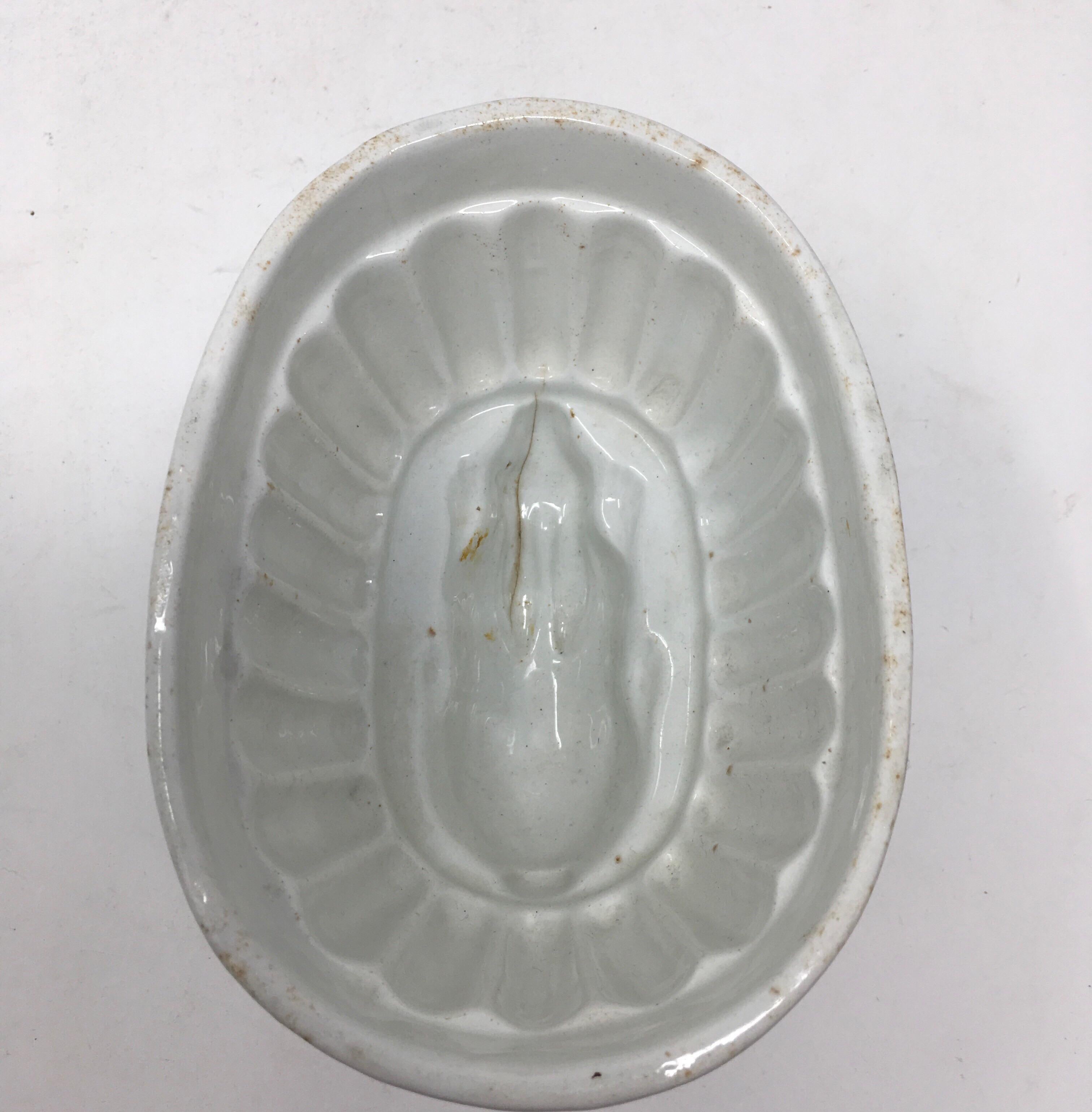 Victorian Bunny Jelly Mold In Good Condition In Houston, TX