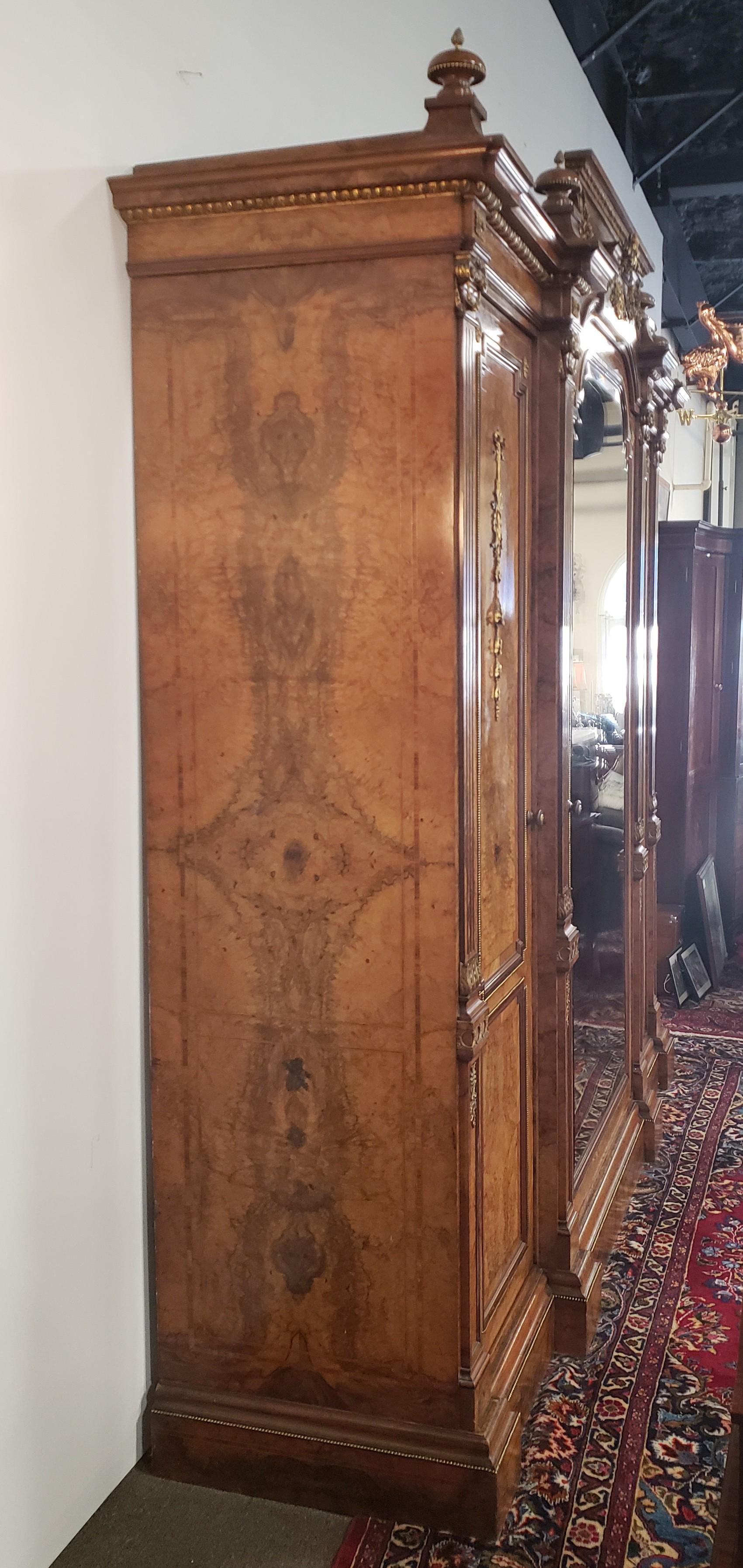 Victorian Burl Walnut Armoire In Good Condition For Sale In Pawleys Island, SC