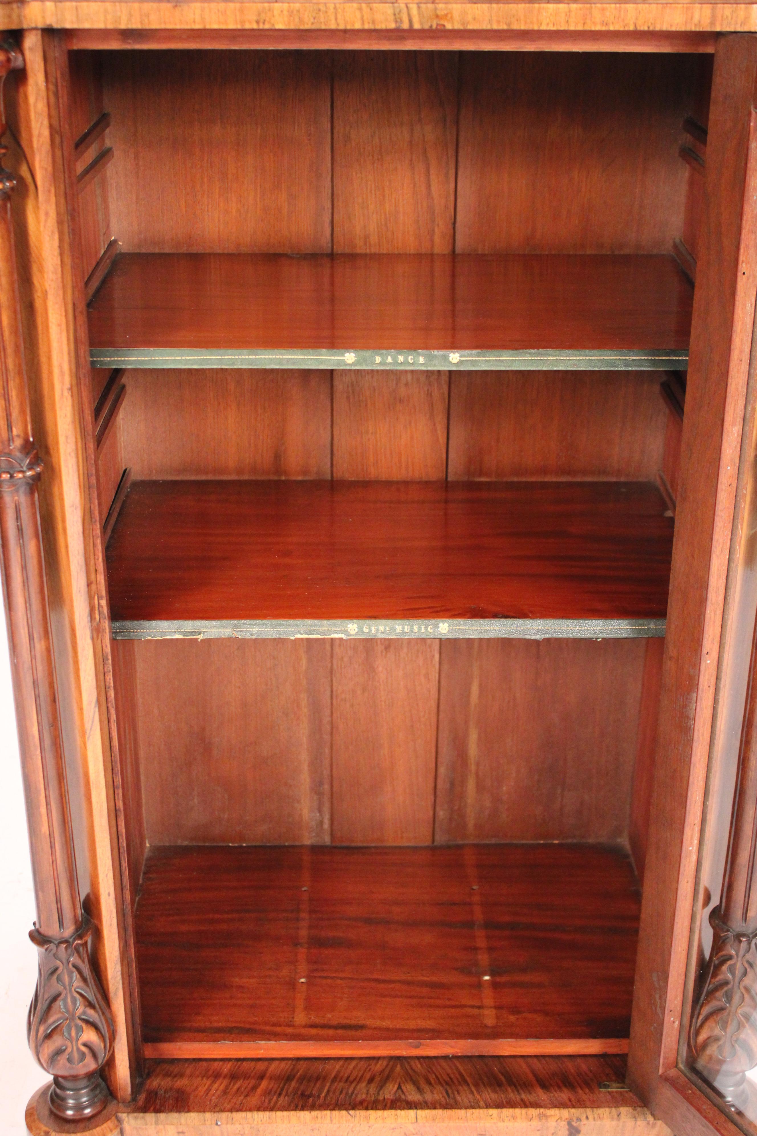 Libreria vittoriana in radica di noce in vendita 1
