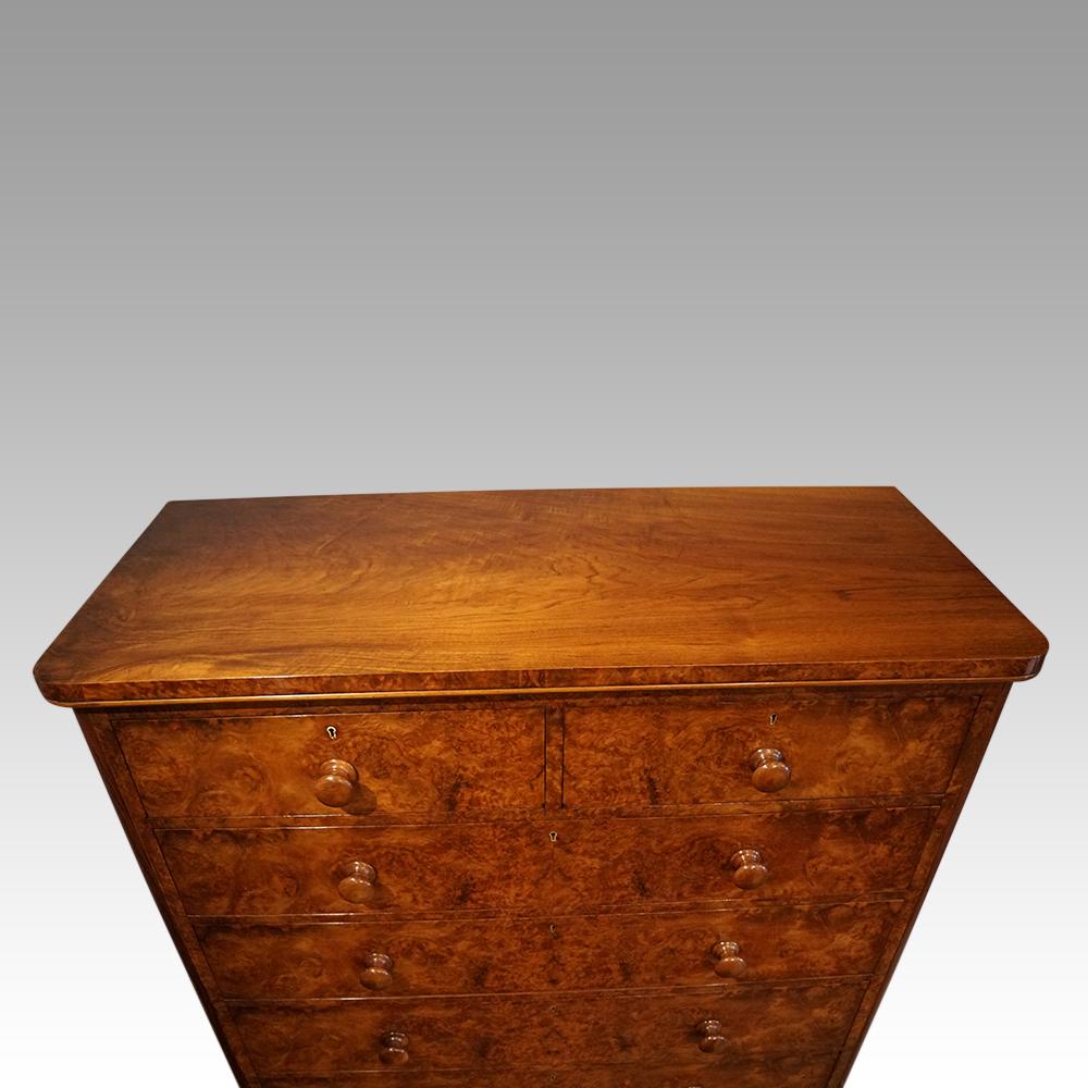 Victorian burl walnut chest of drawers For Sale 3