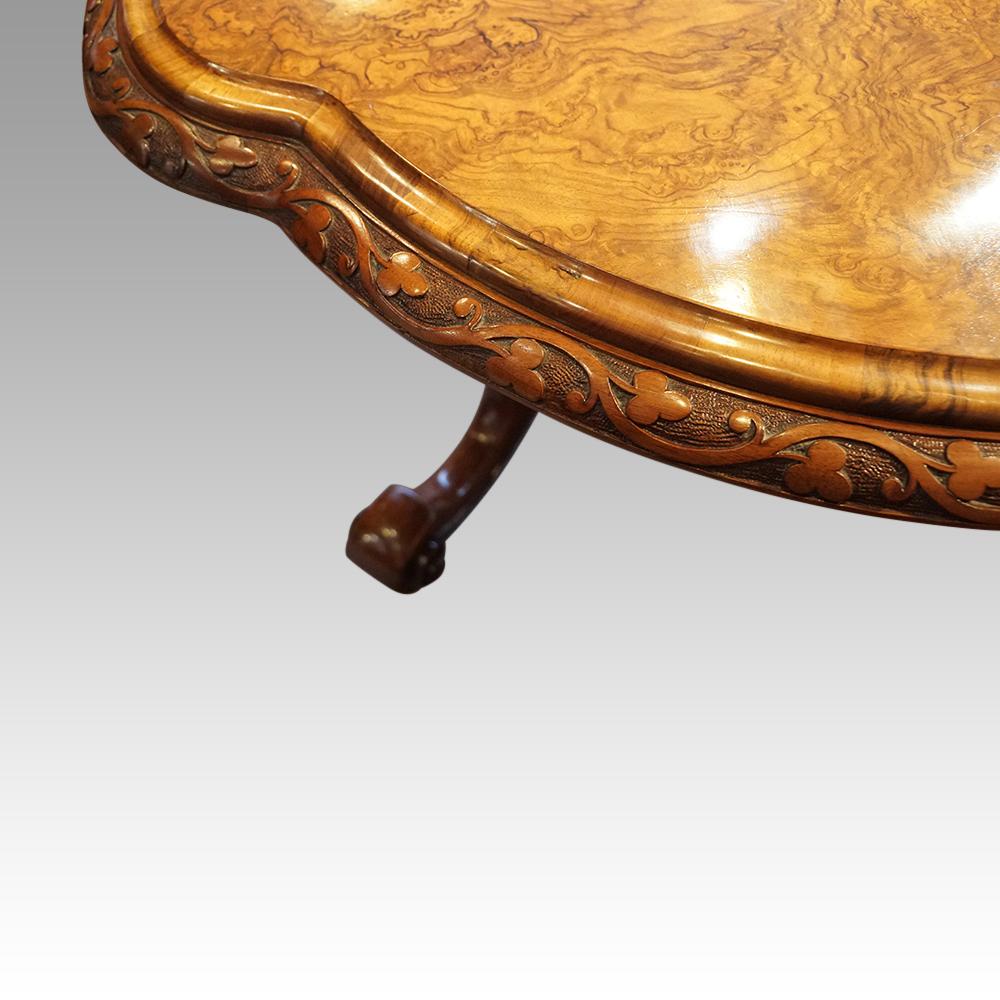 Victorian burr walnut dining table In Good Condition For Sale In Salisbury, GB
